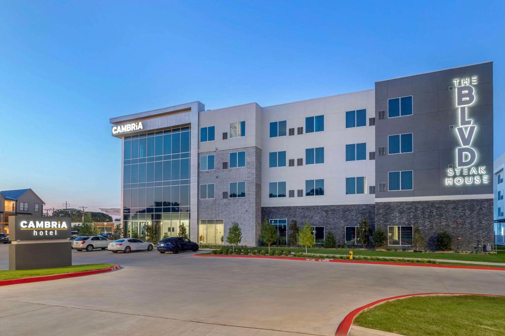 Cambria Hotel Waco University Riverfront photo 4