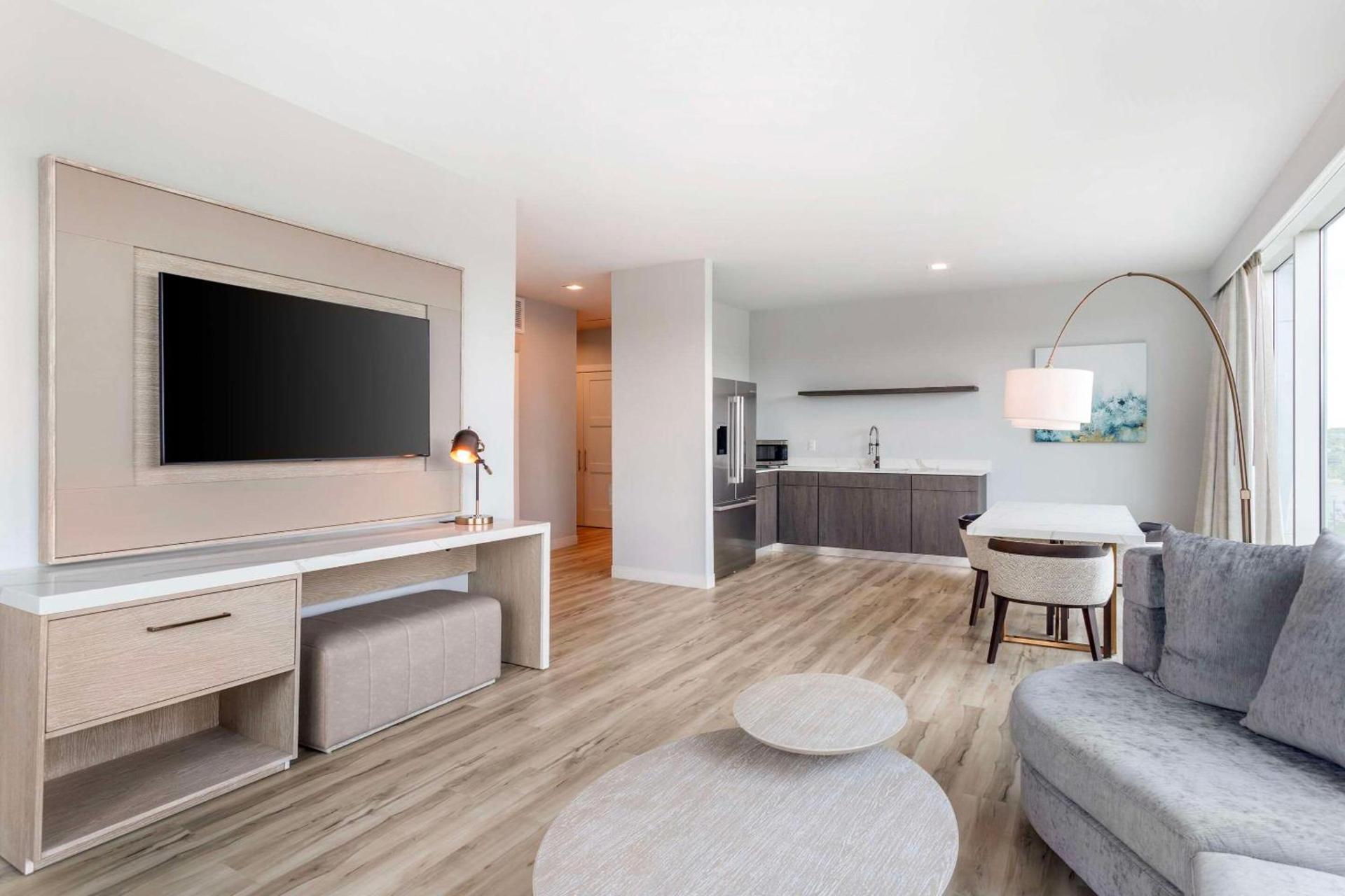 Cambria Hotel Waco University Riverfront photo 30