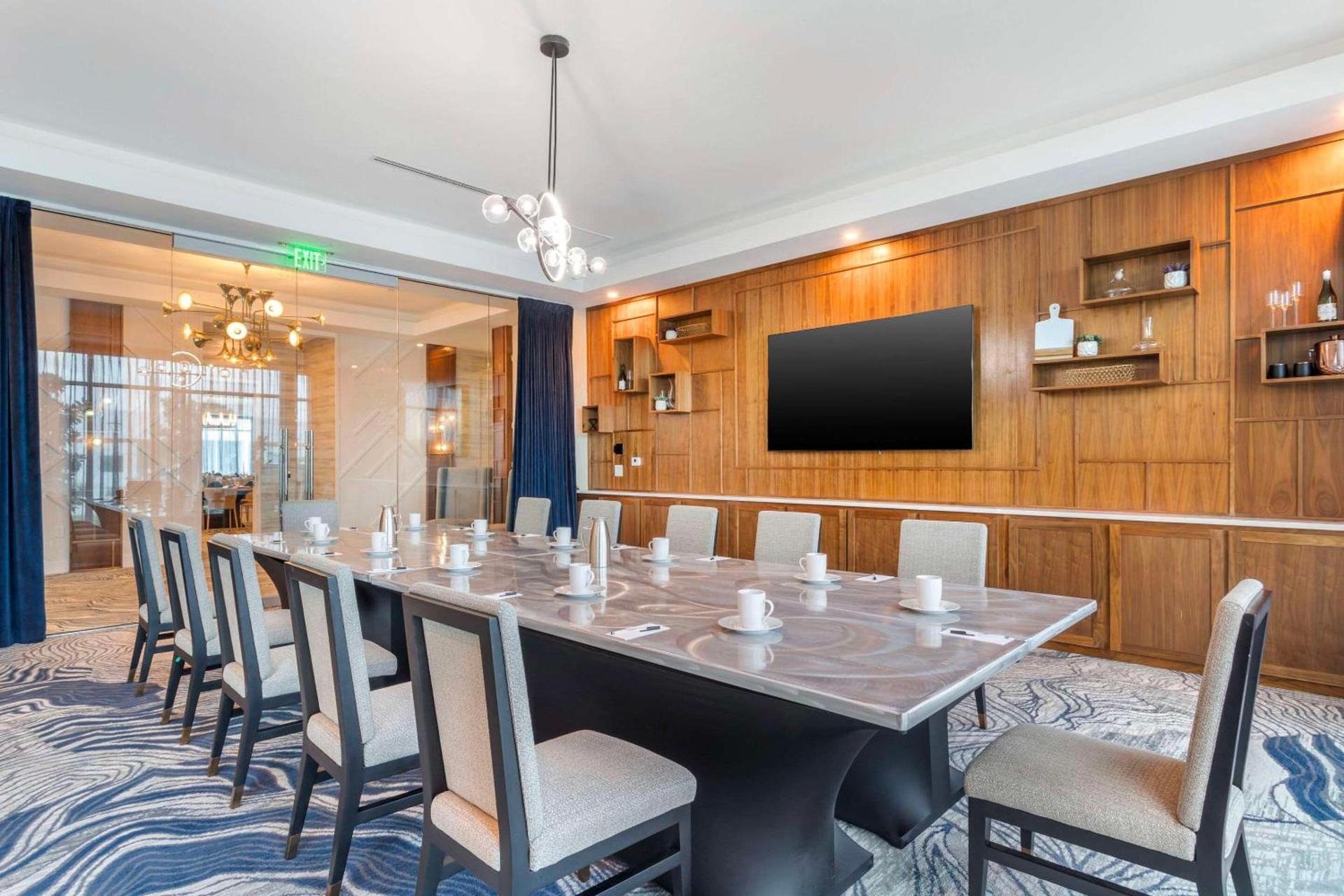 Cambria Hotel Waco University Riverfront photo 41