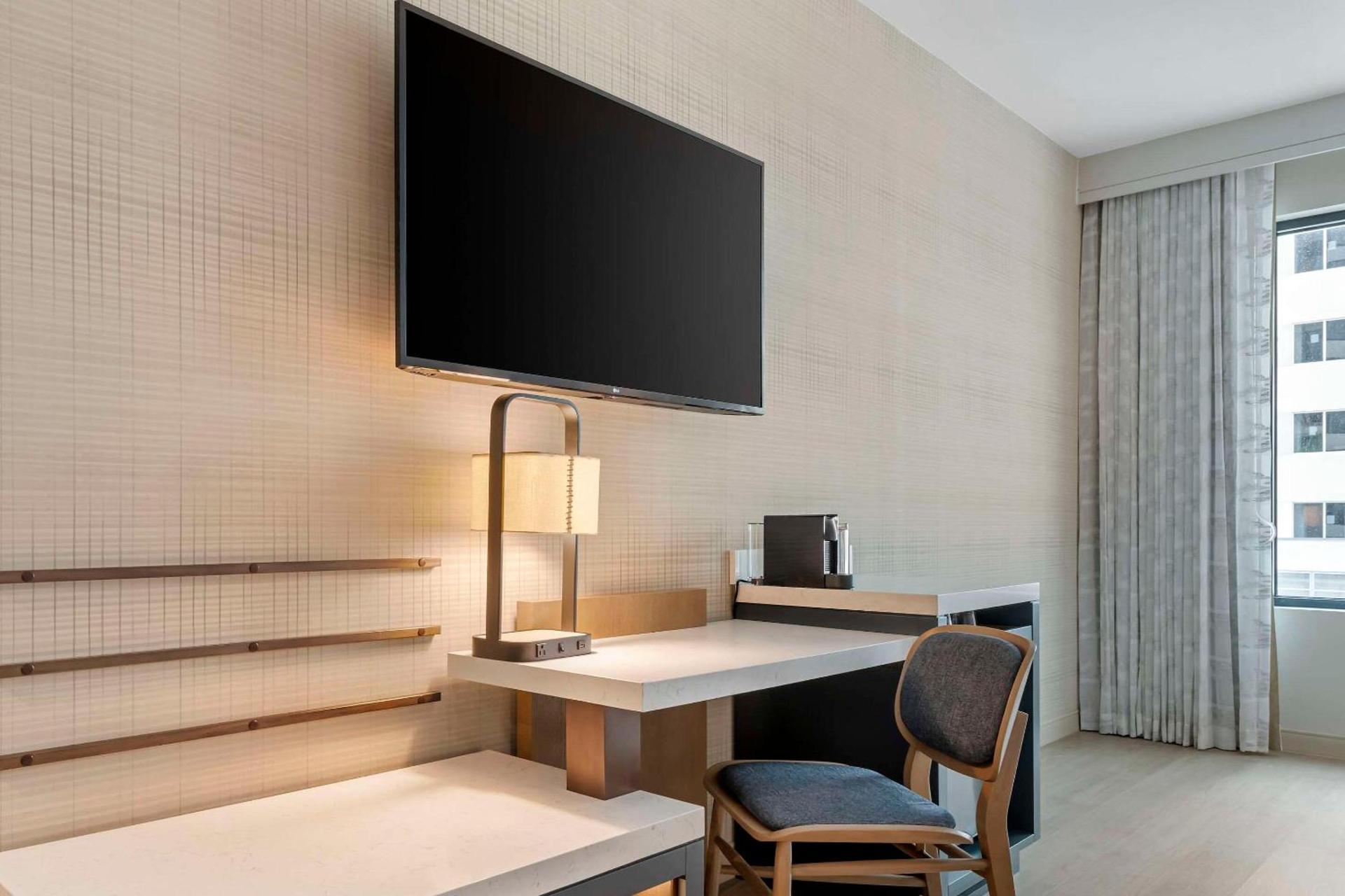 Cambria Hotel Austin Downtown photo 13