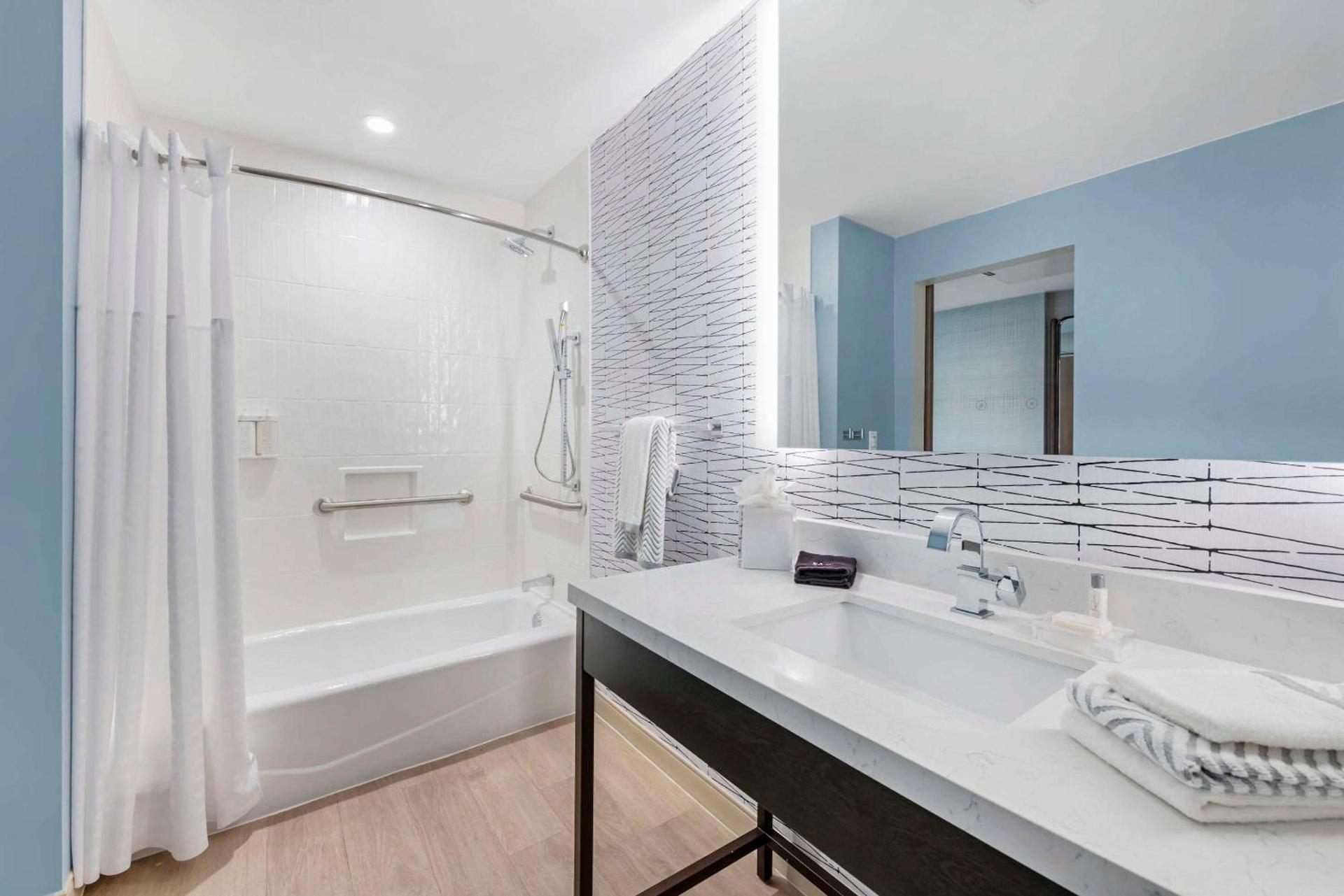 Cambria Hotel Austin Downtown photo 20