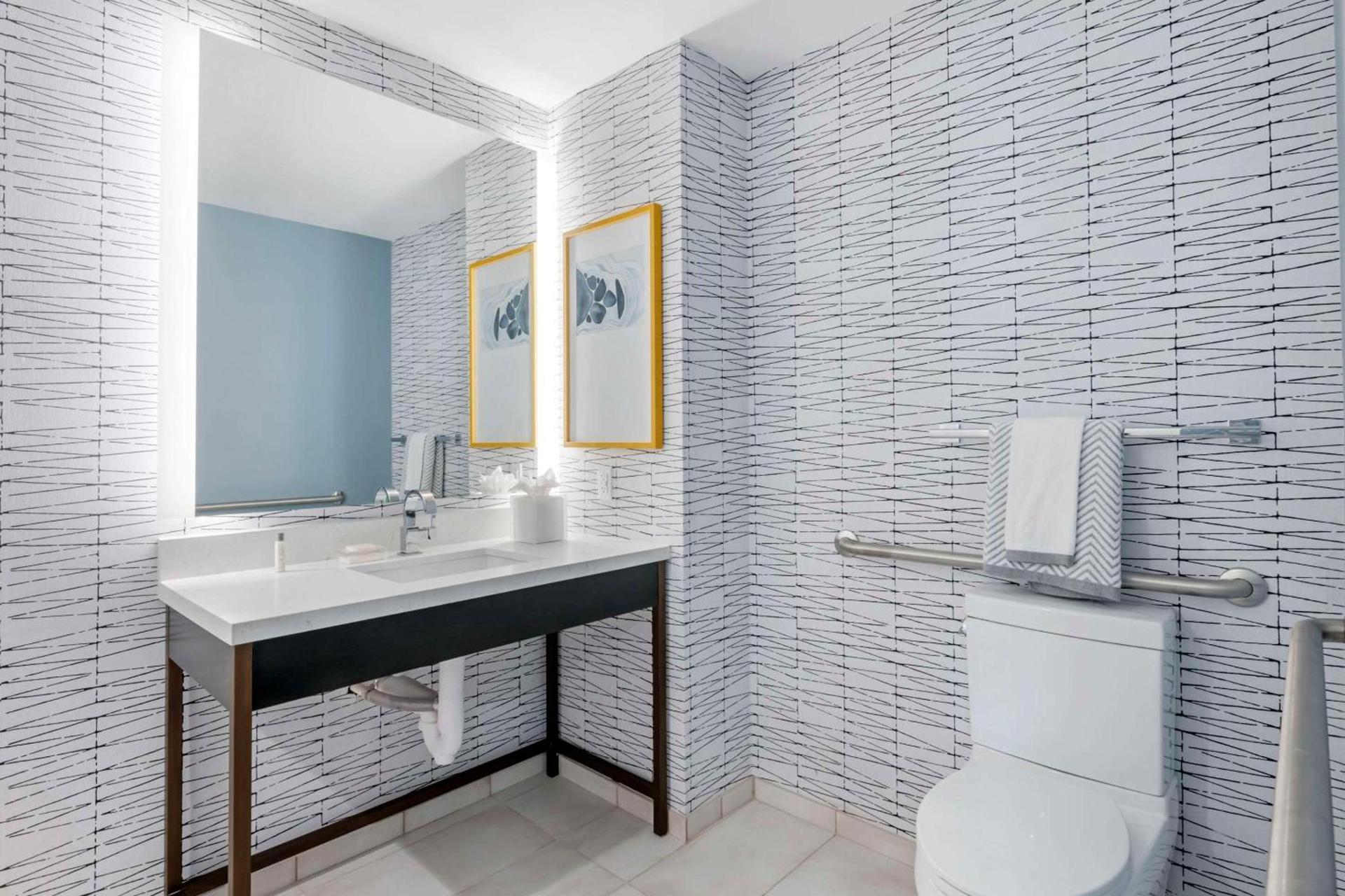 Cambria Hotel Austin Downtown photo 23