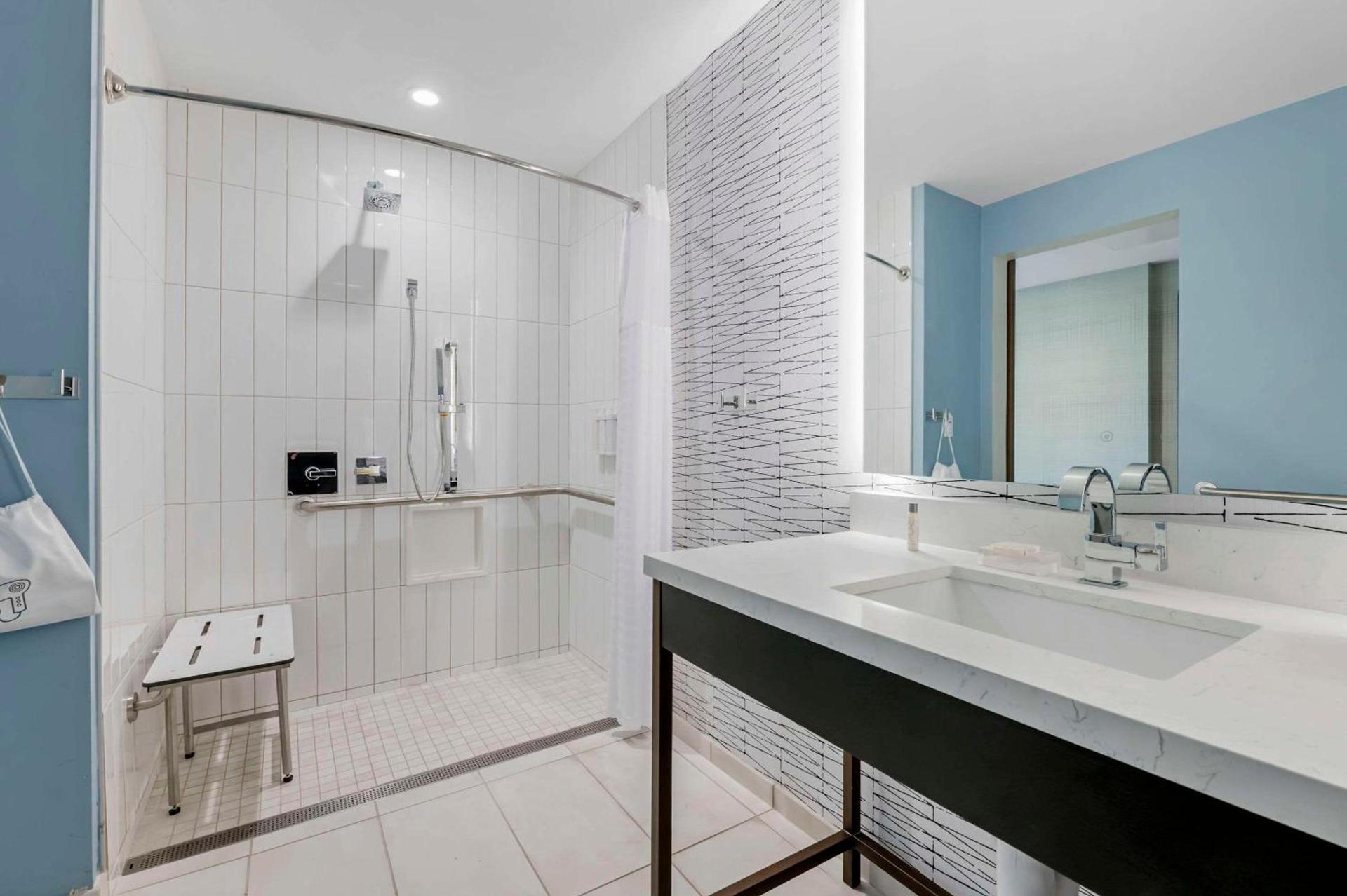 Cambria Hotel Austin Downtown photo 24