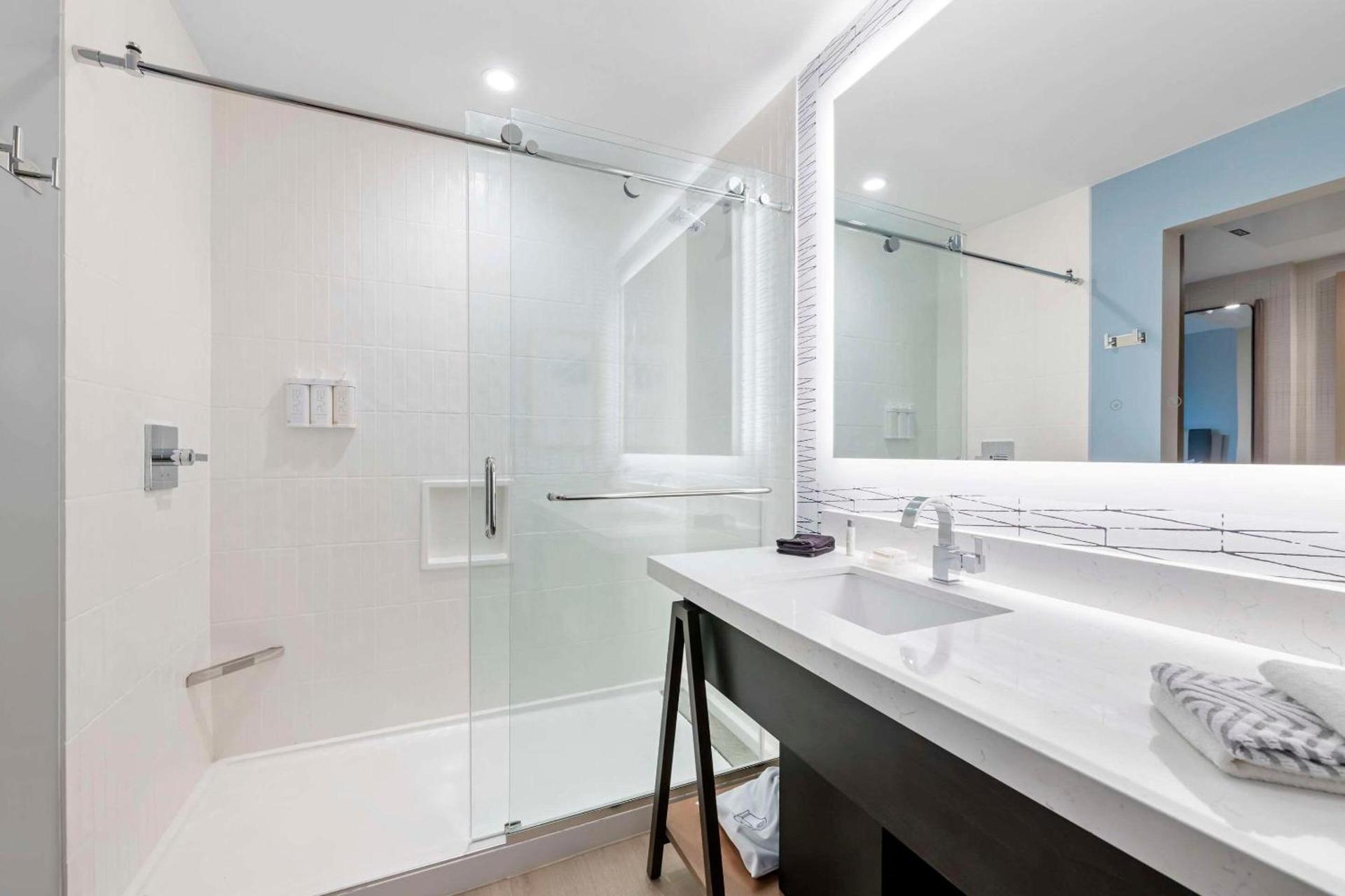 Cambria Hotel Austin Downtown photo 32