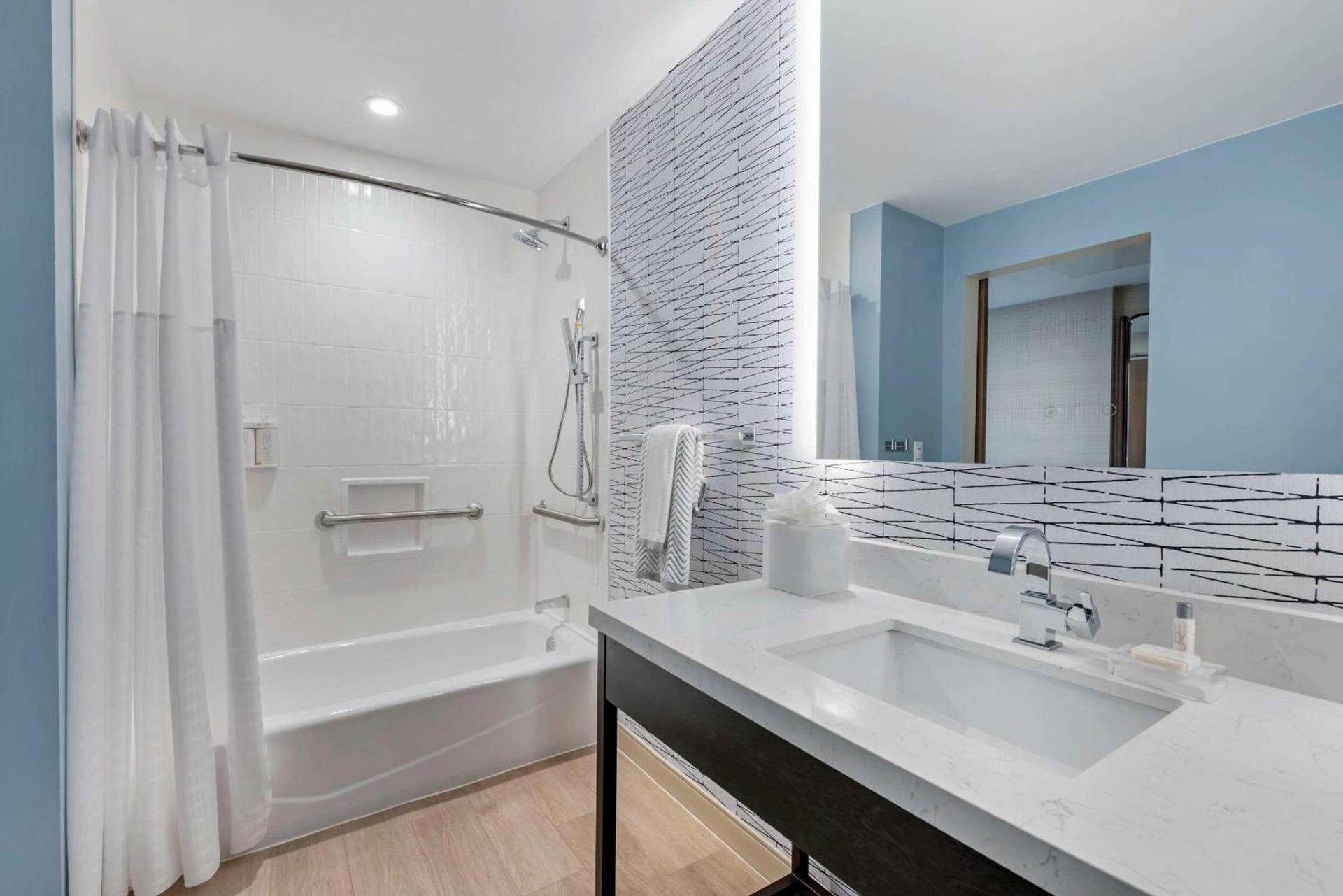 Cambria Hotel Austin Downtown photo 37