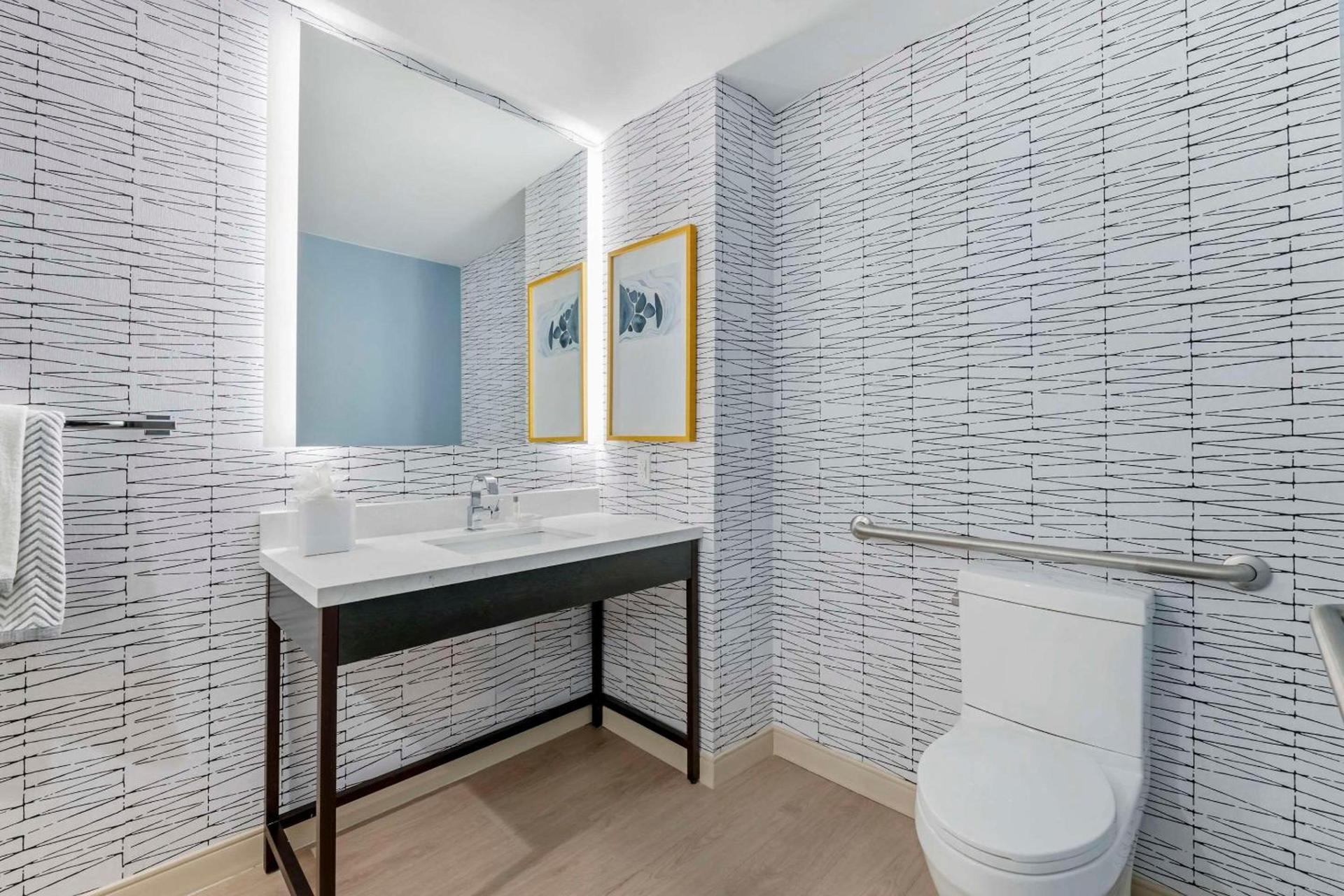 Cambria Hotel Austin Downtown photo 38