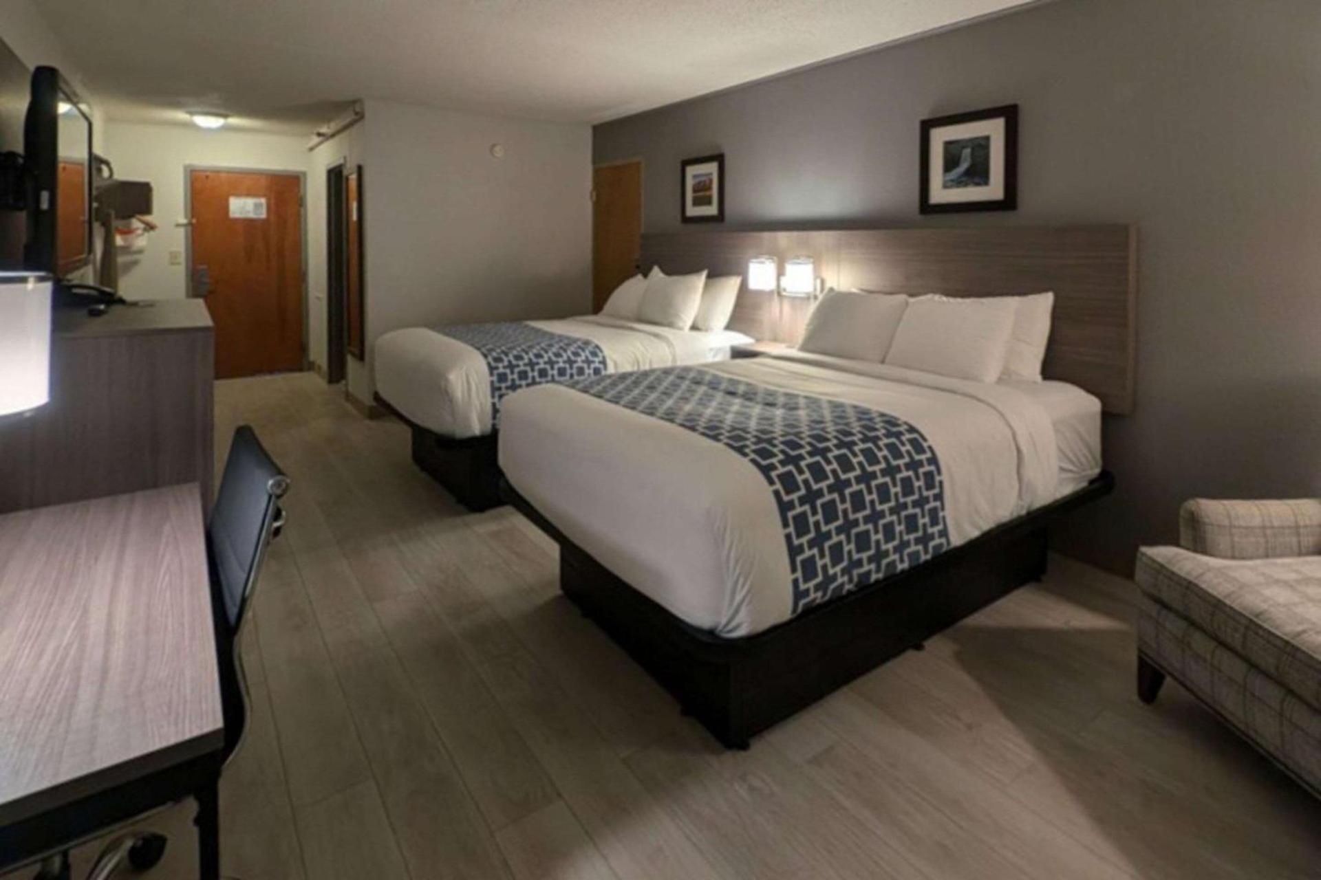 Clarion Inn and Suites Convention Center Kearney photo 7