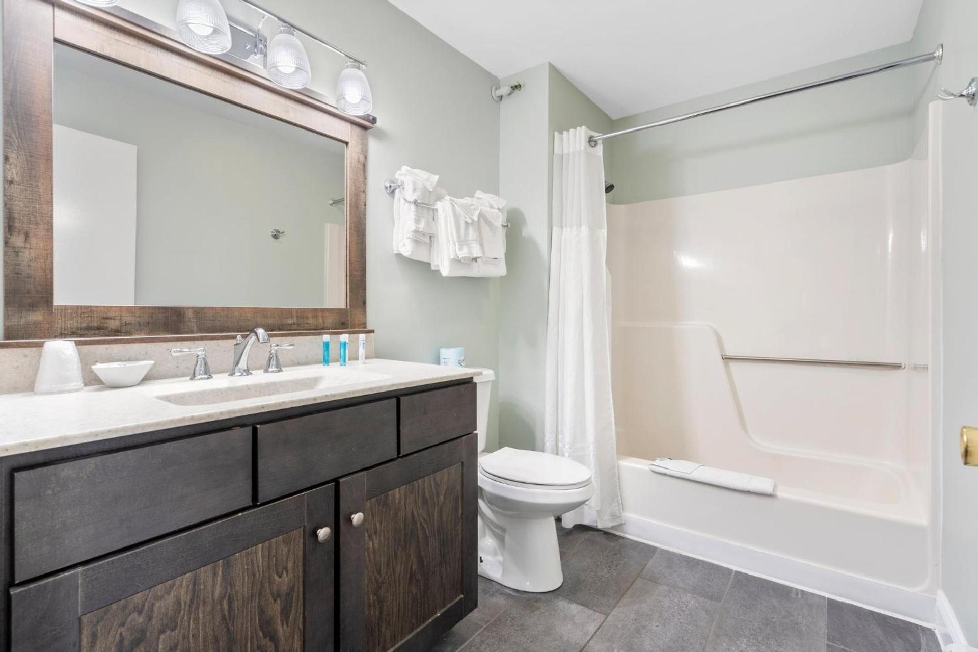 The Lighthouse Inn & Suites photo 27