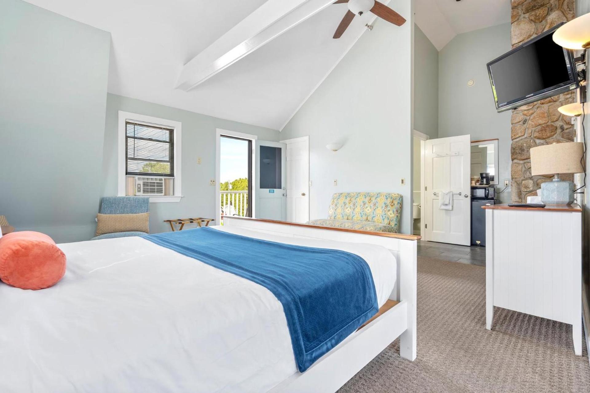 The Lighthouse Inn & Suites photo 28