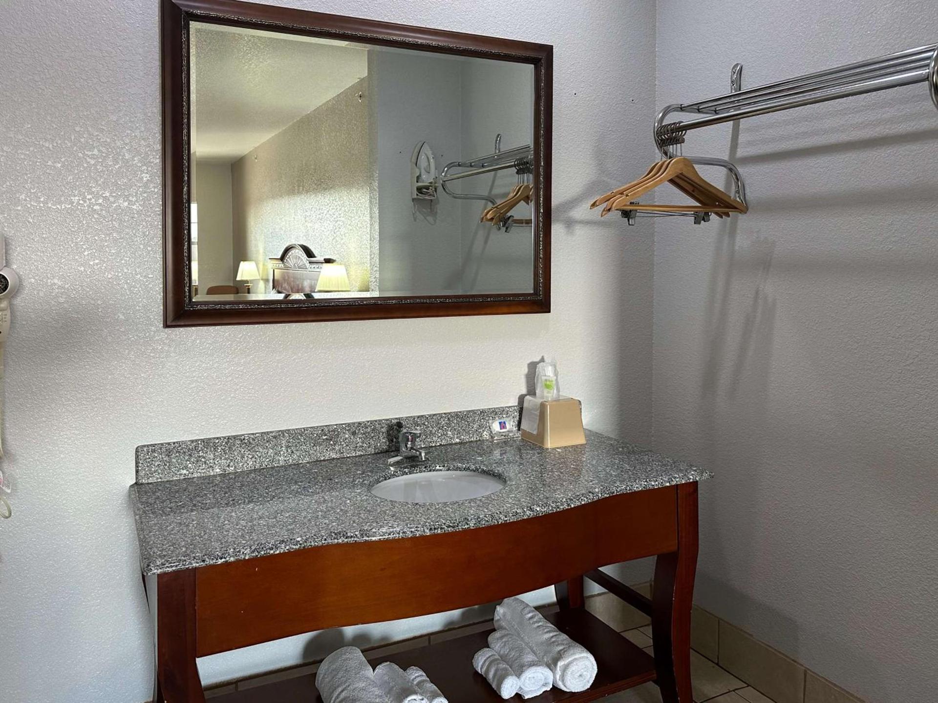 Motel 6-Atoka, OK photo 36