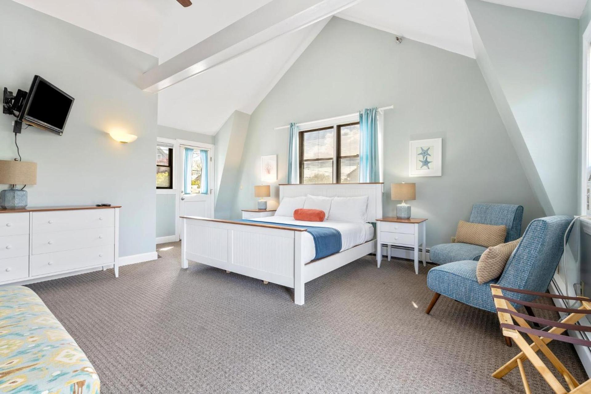 The Lighthouse Inn & Suites photo 30