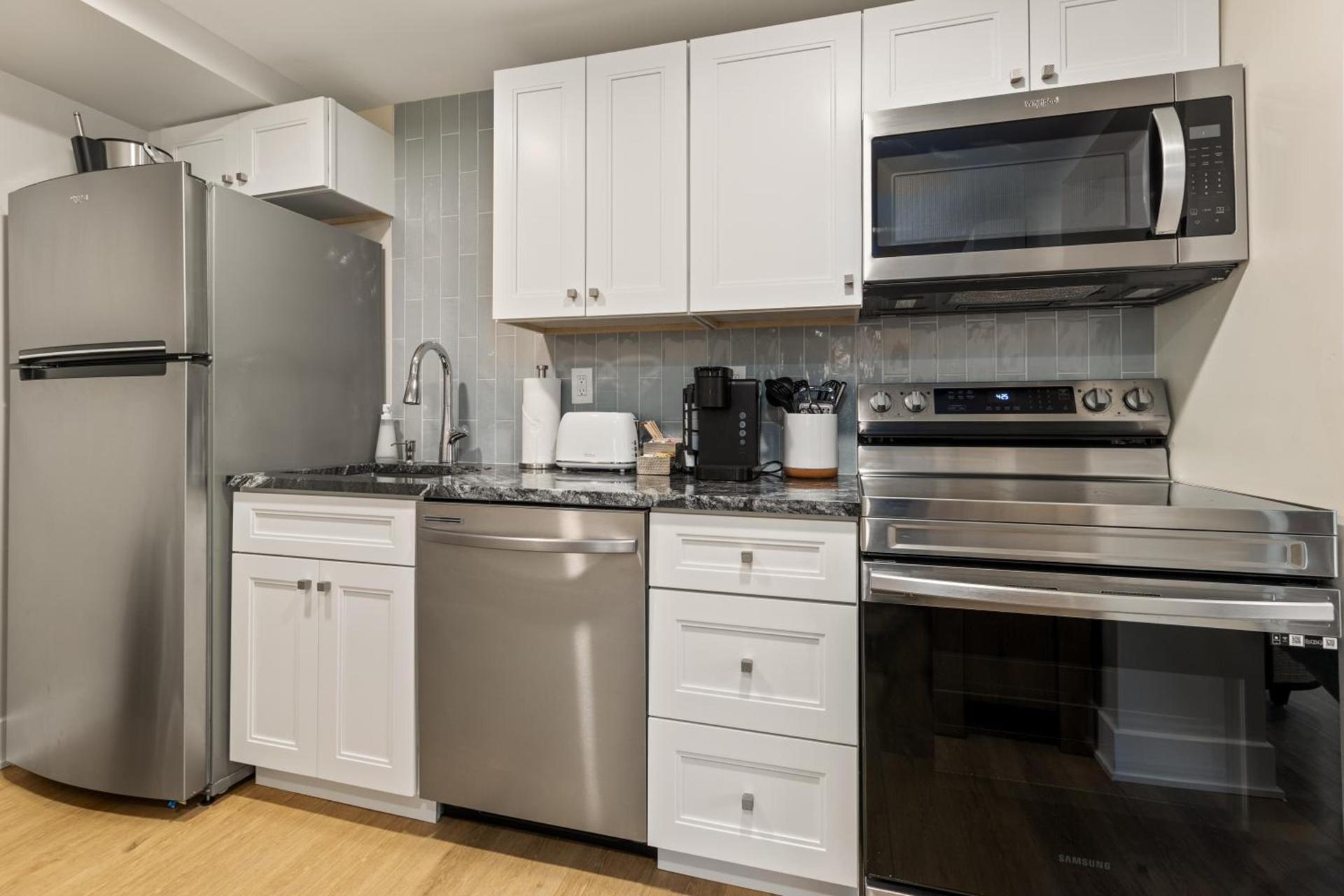 Surrey Beach House photo 8