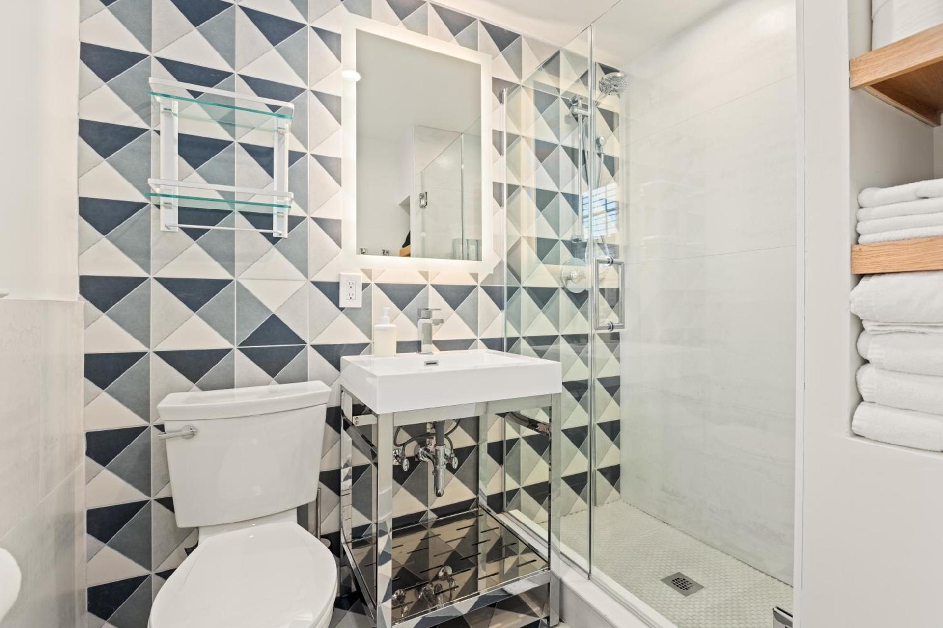 Surrey Beach House photo 13