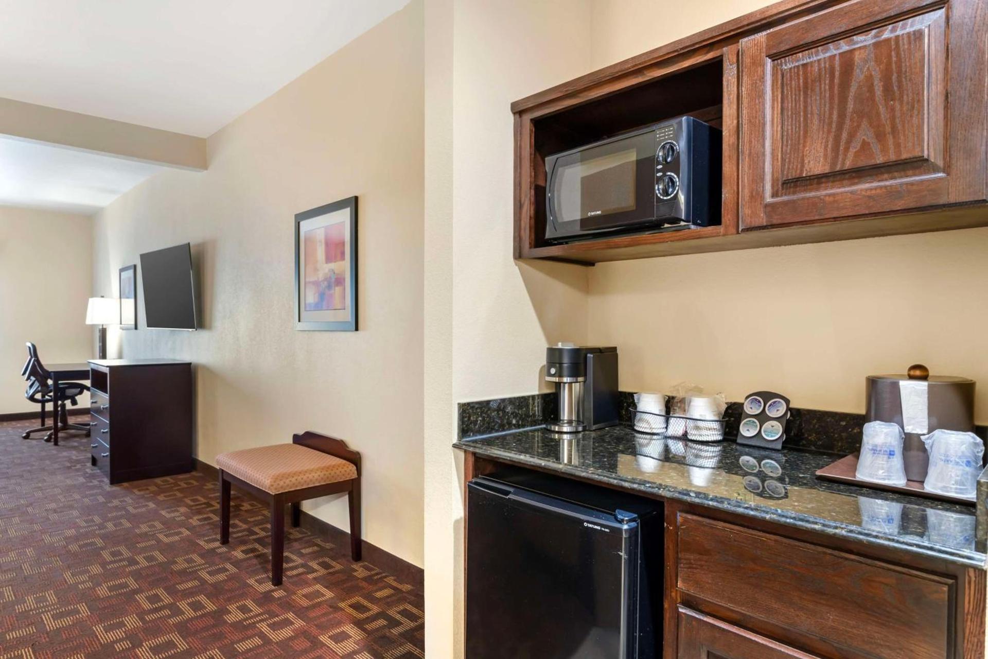 Best Western Plus Goliad Inn & Suites photo 24