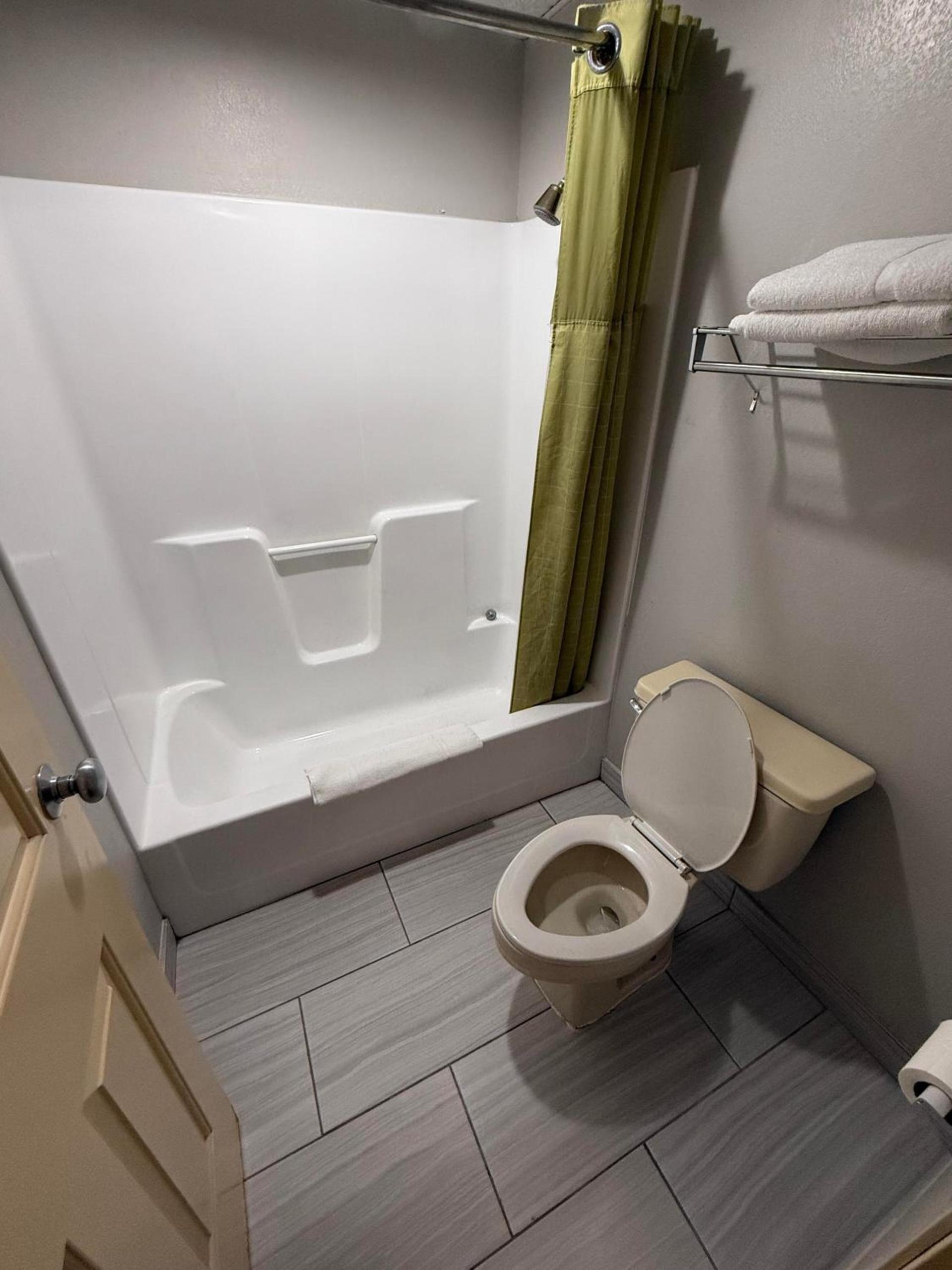 Victorian Inn photo 48
