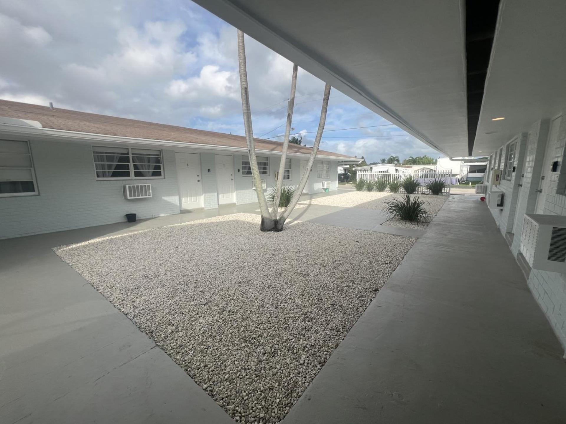 Sunset Inn - Hallandale Beach photo 2