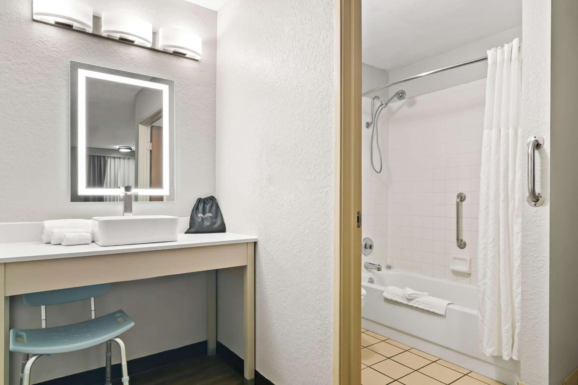 Best Western The Oasis at Joplin photo 15