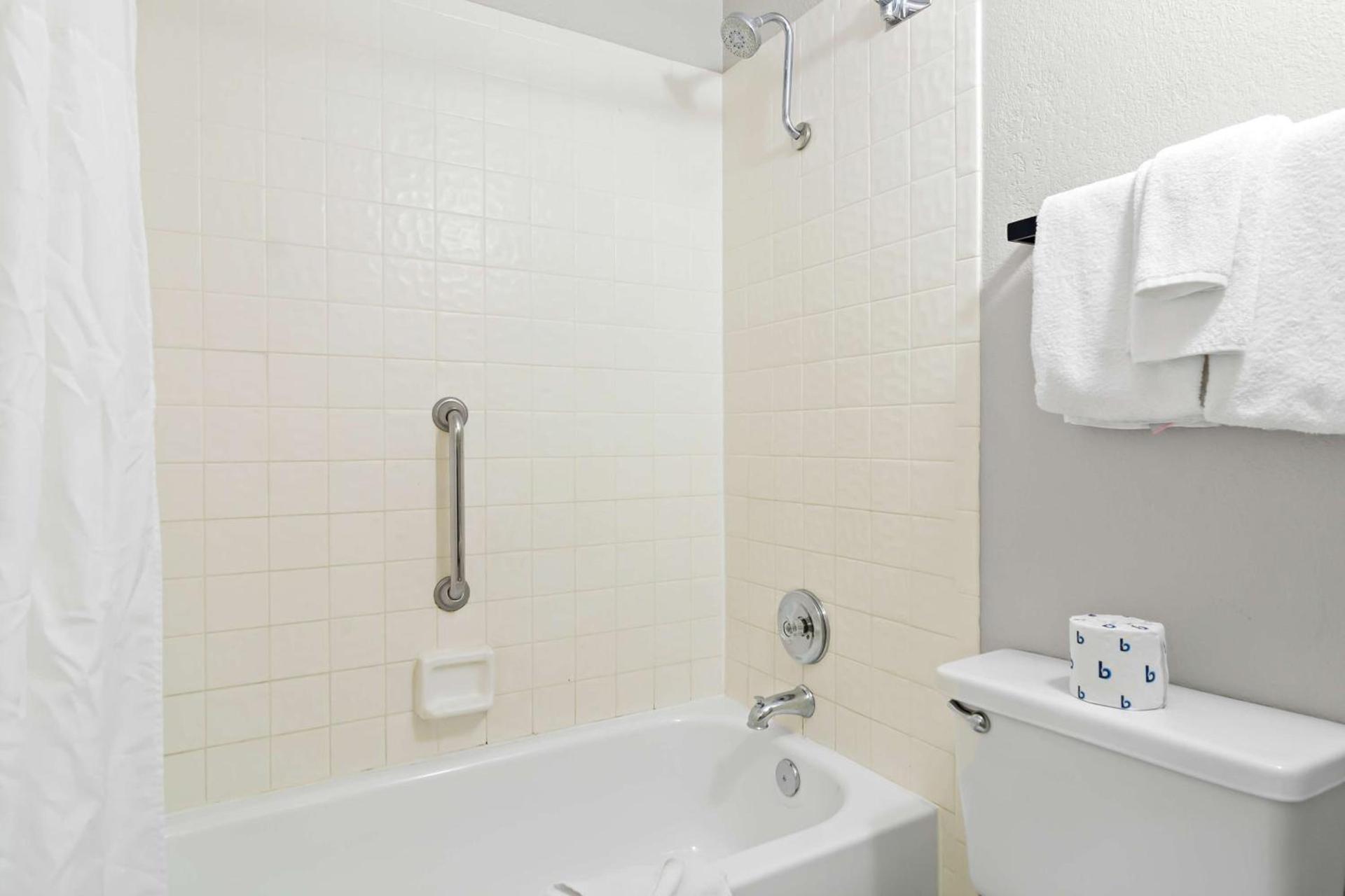 Best Western The Oasis at Joplin photo 29