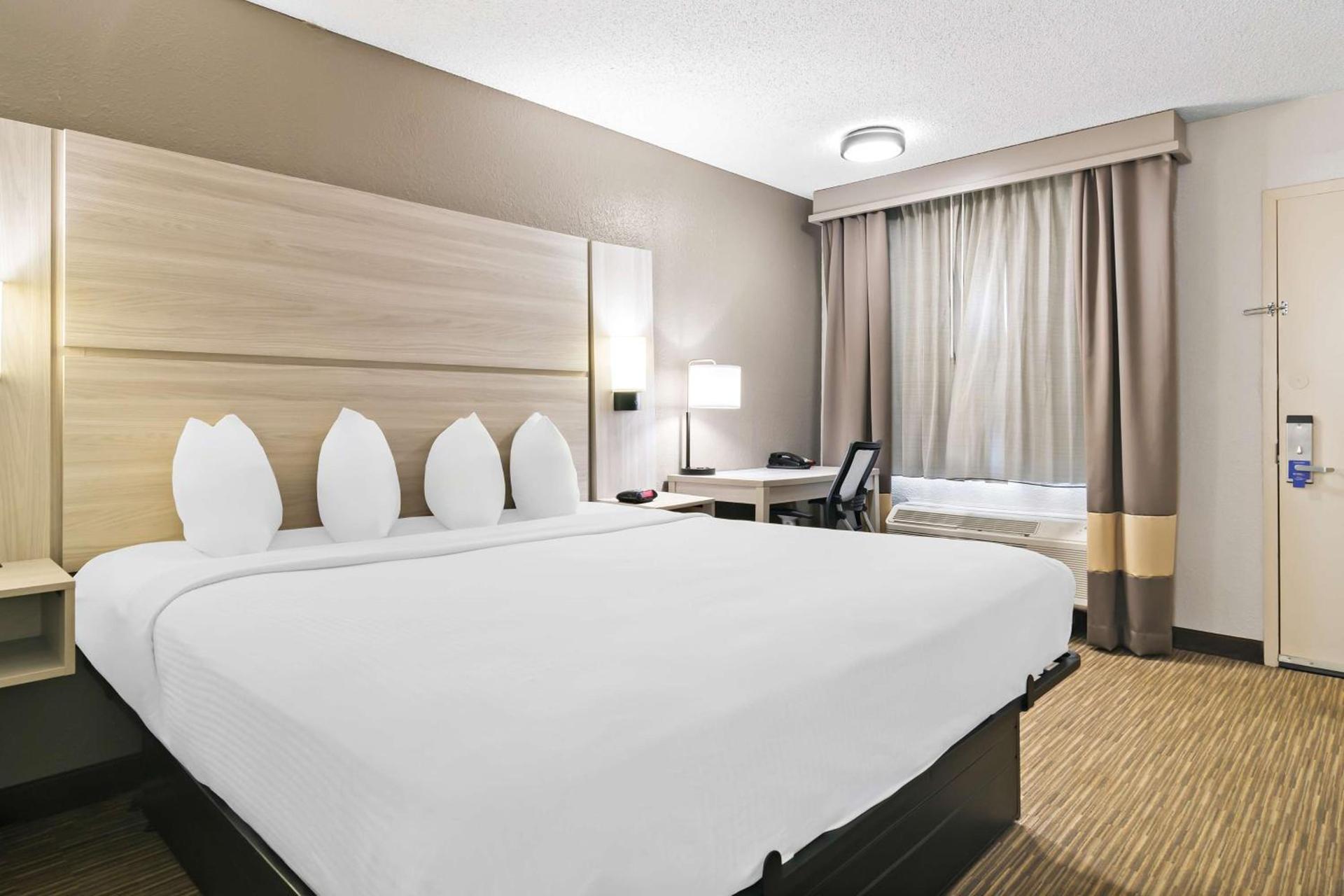 Best Western The Oasis at Joplin photo 34