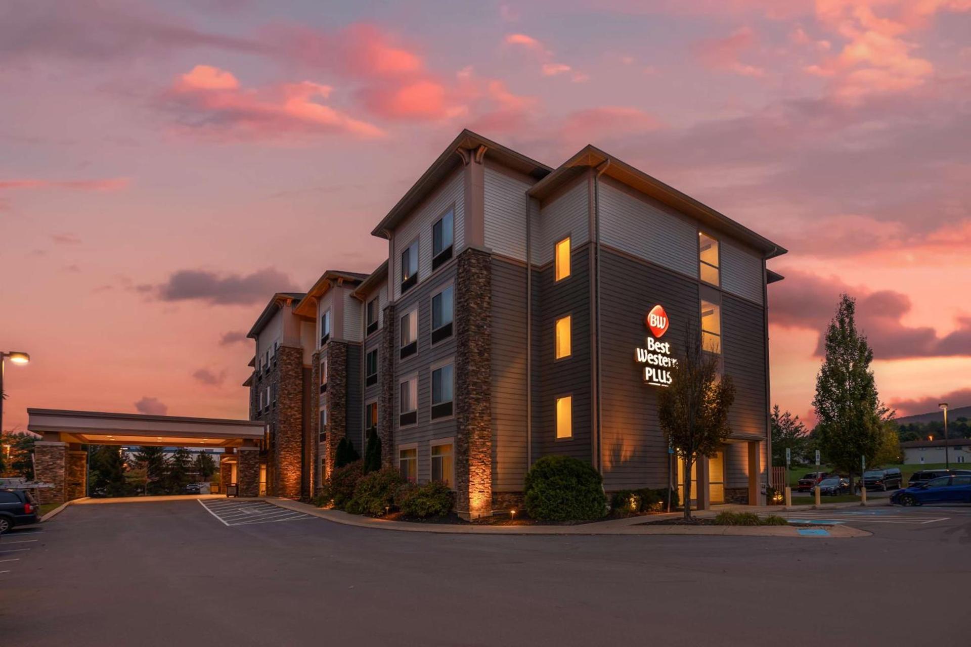 Best Western PLUS University Park Inn & Suites photo 1