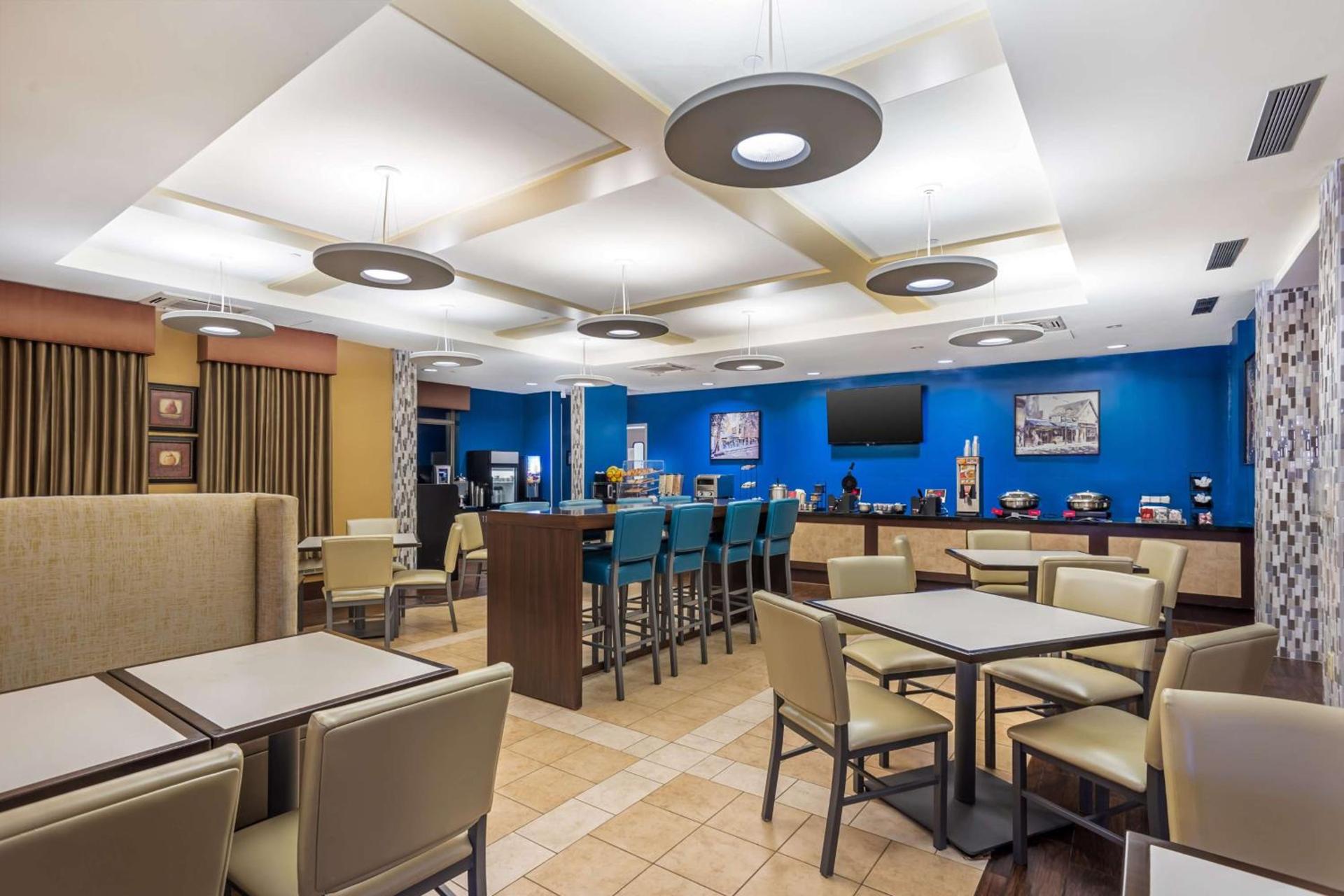 Best Western PLUS University Park Inn & Suites photo 3