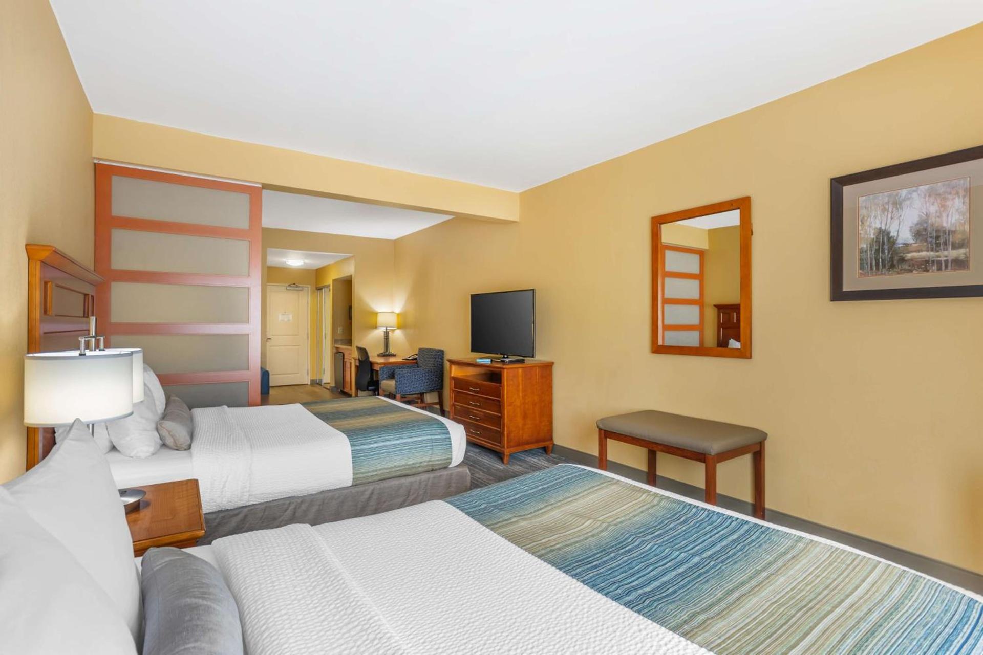 Best Western PLUS University Park Inn & Suites photo 5