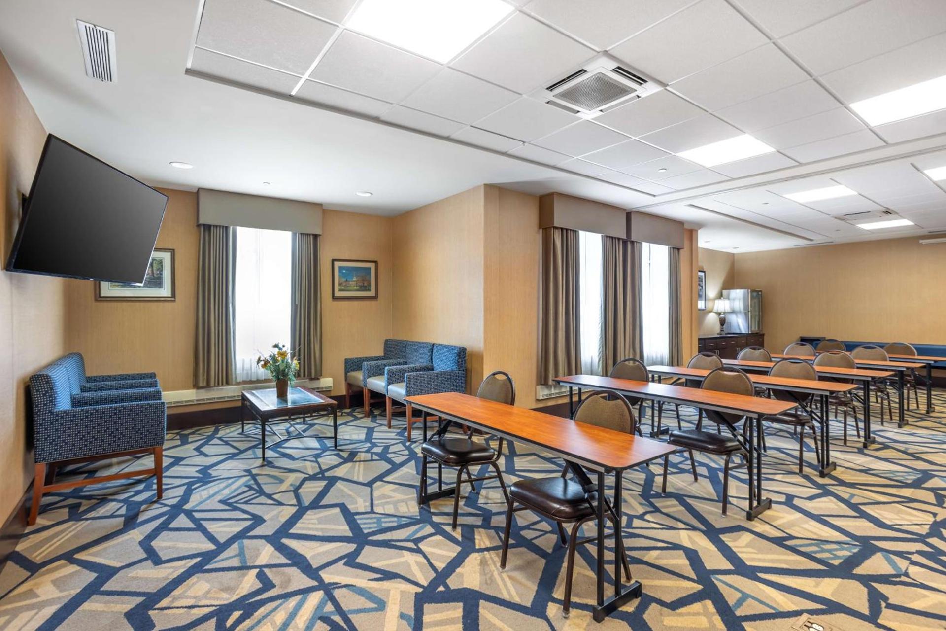 Best Western PLUS University Park Inn & Suites photo 9