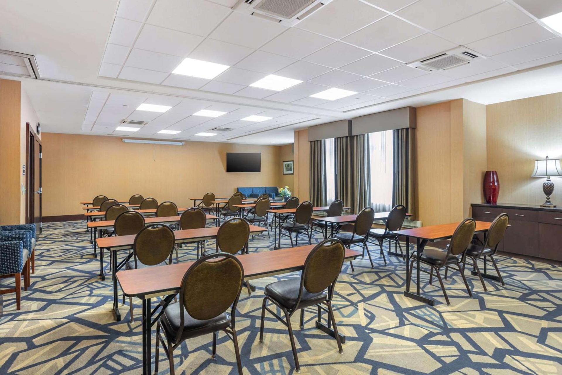 Best Western PLUS University Park Inn & Suites photo 15