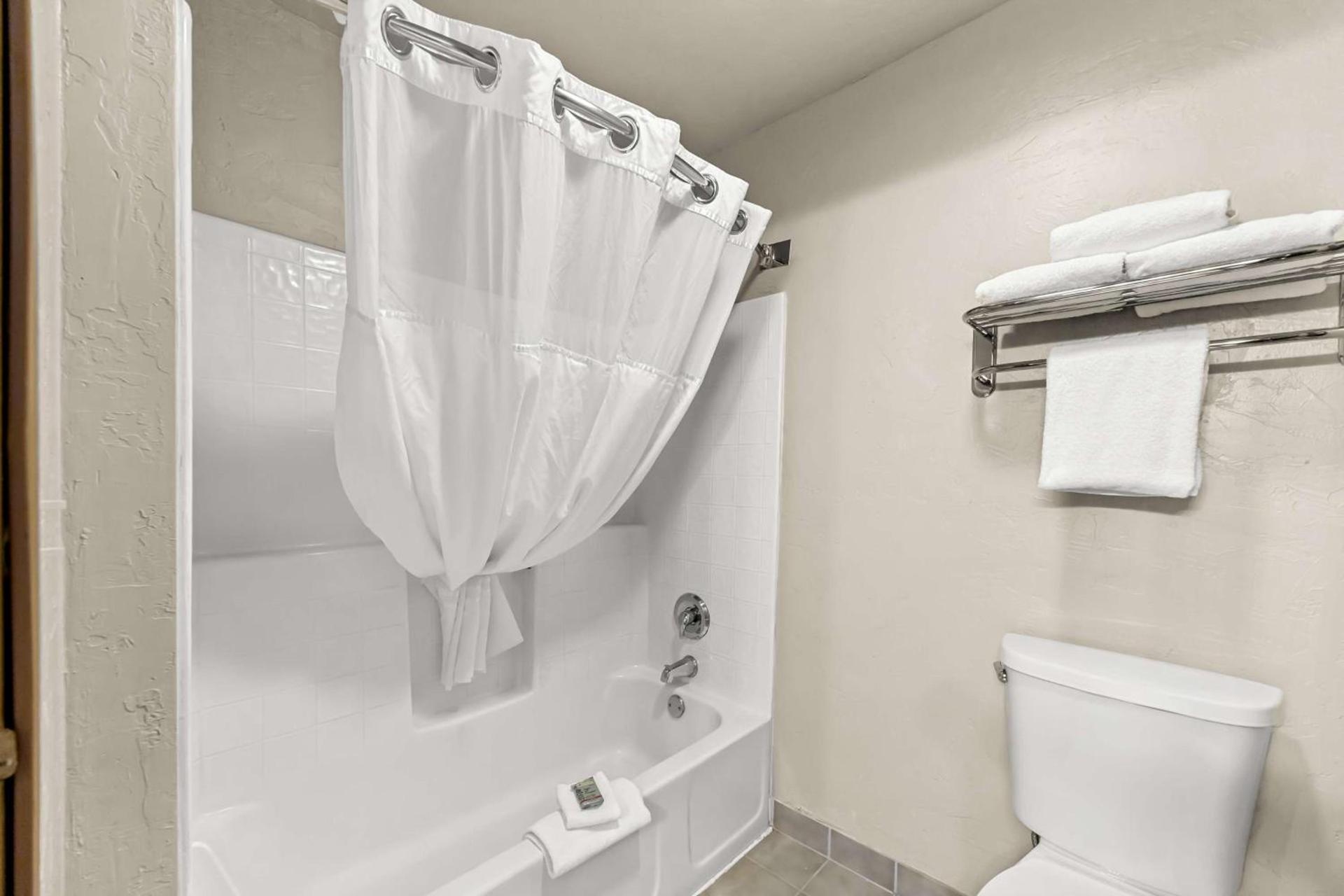 Best Western Inn at the Rogue photo 17