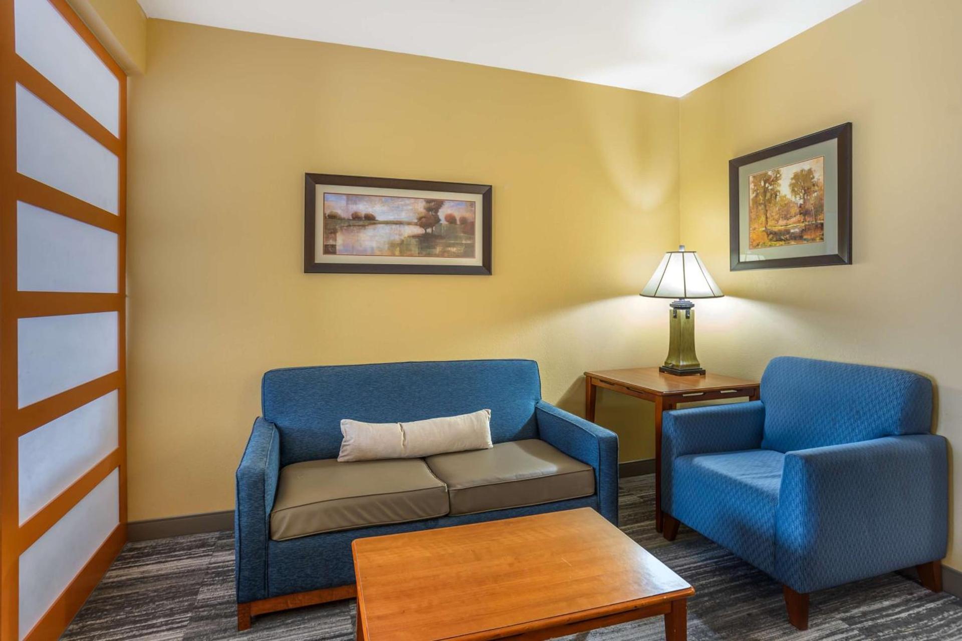 Best Western PLUS University Park Inn & Suites photo 28
