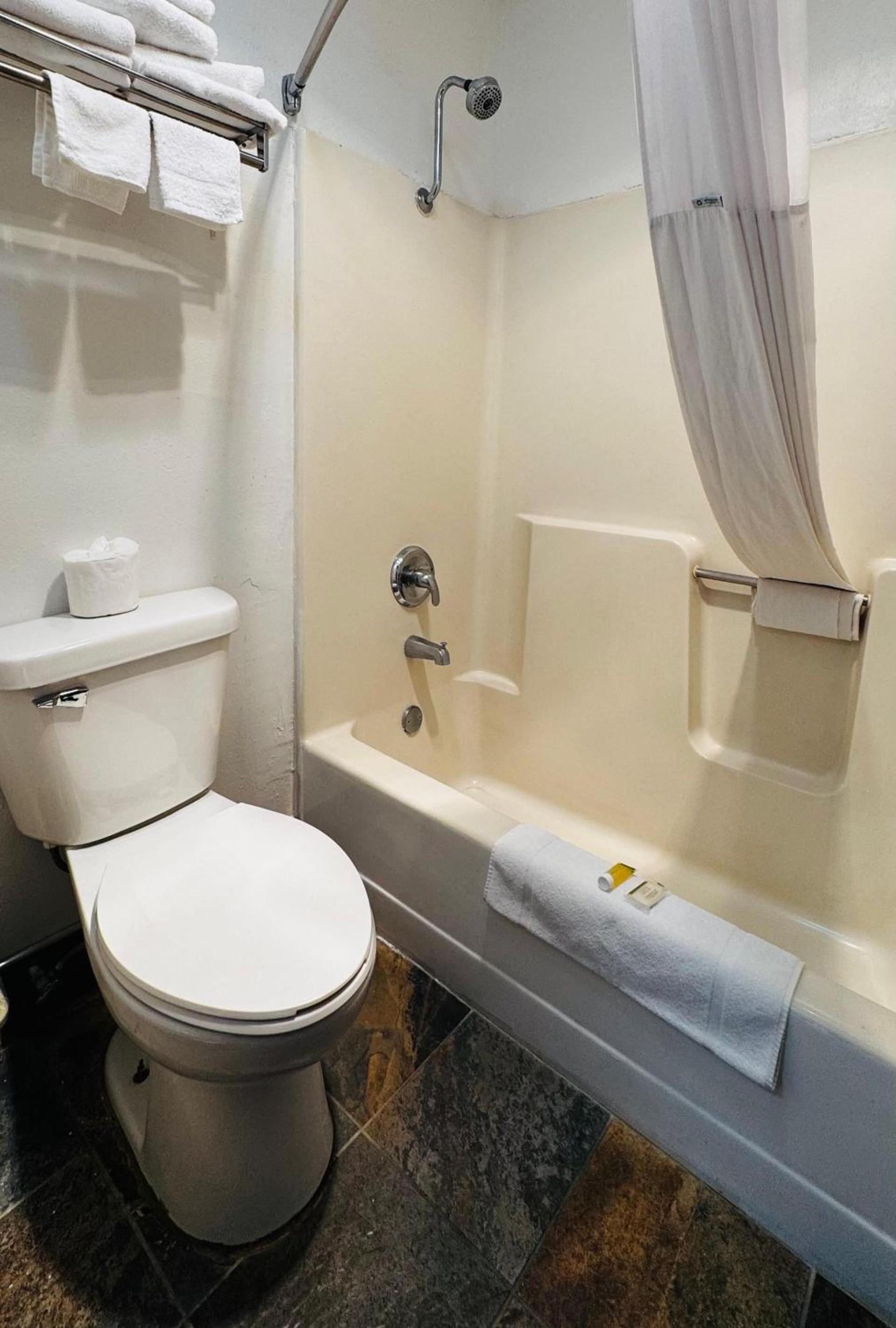 Days Inn by Wyndham North Platte photo 12