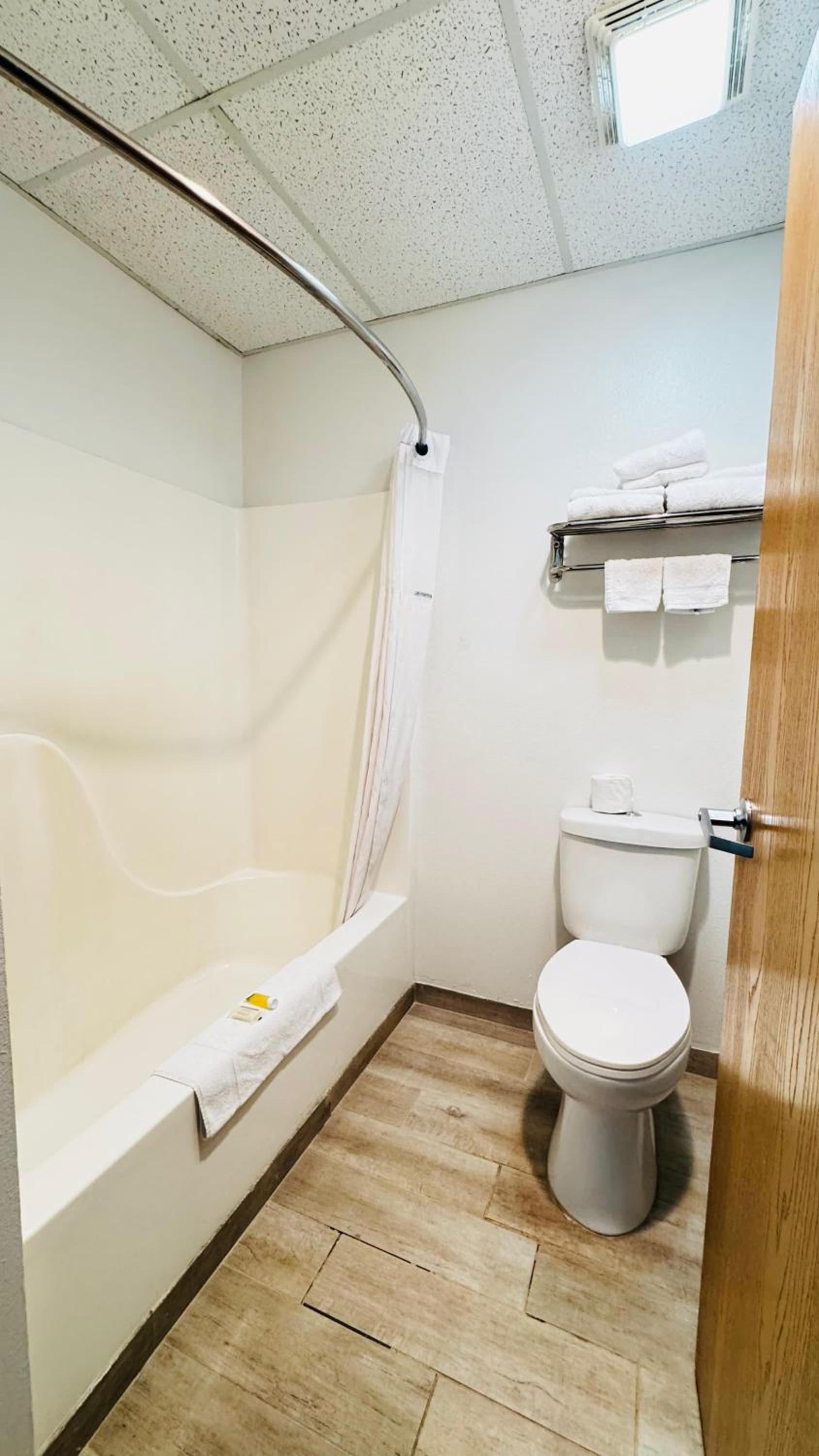 Days Inn by Wyndham North Platte photo 41