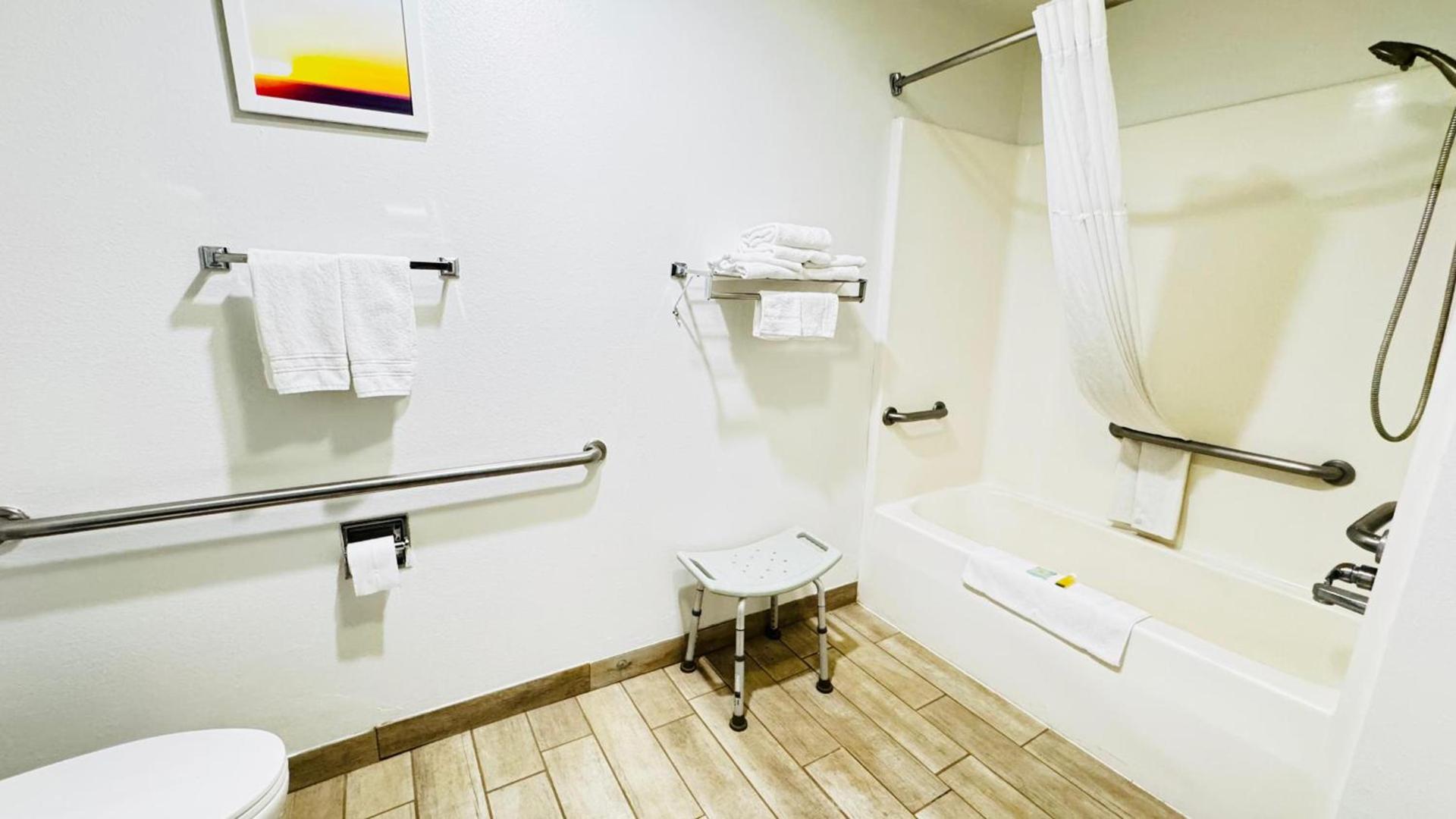 Days Inn by Wyndham North Platte photo 44
