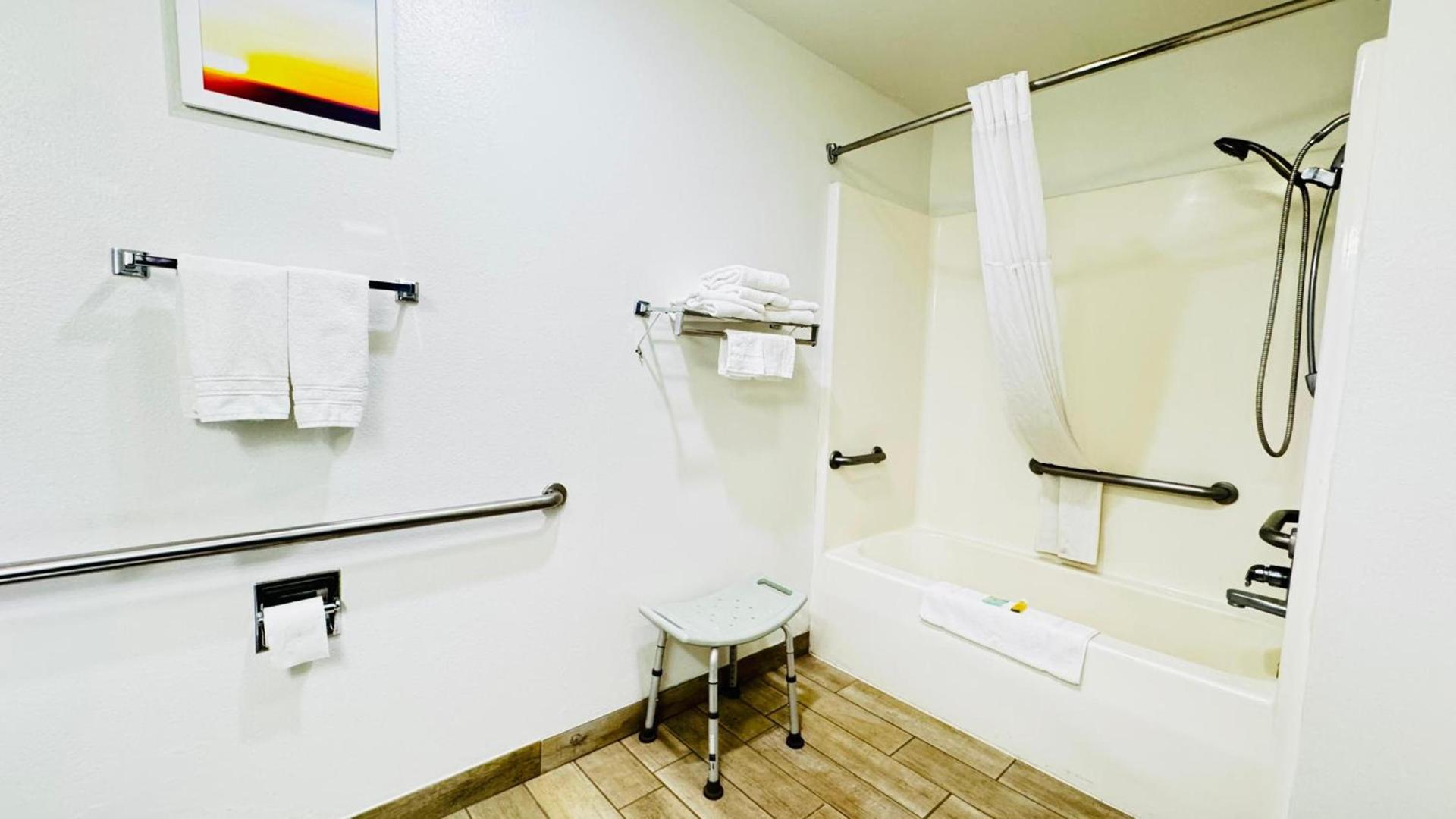 Days Inn by Wyndham North Platte photo 51