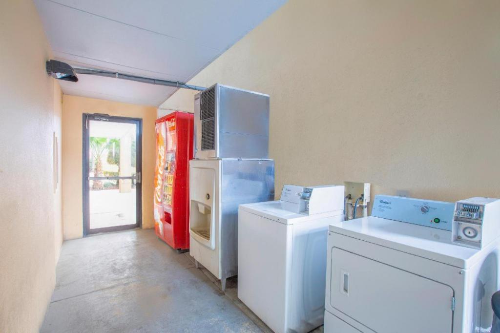 OYO Hotel Baton Rouge Mid City photo 11