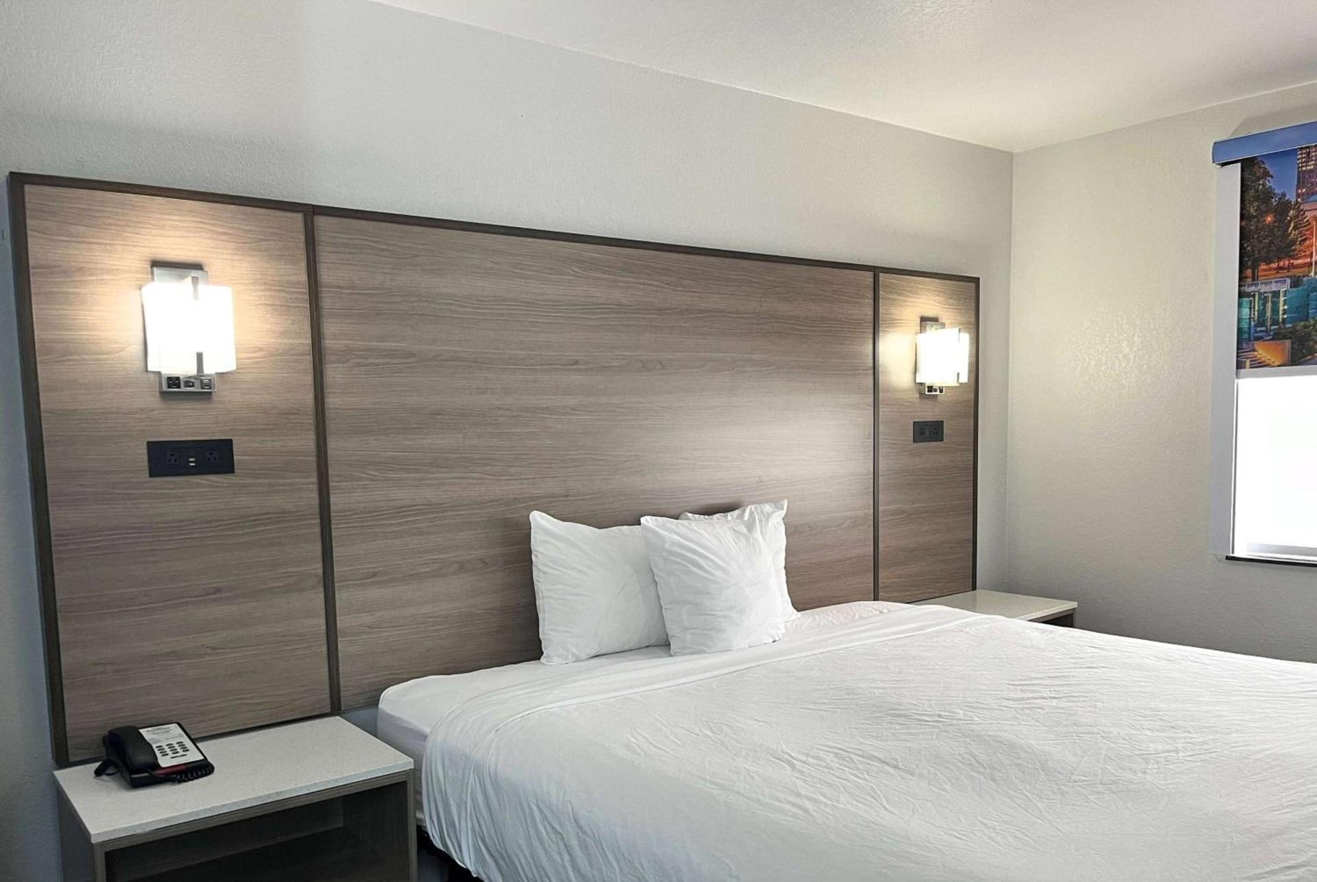 Baymont by Wyndham Indianapolis Northeast photo 16