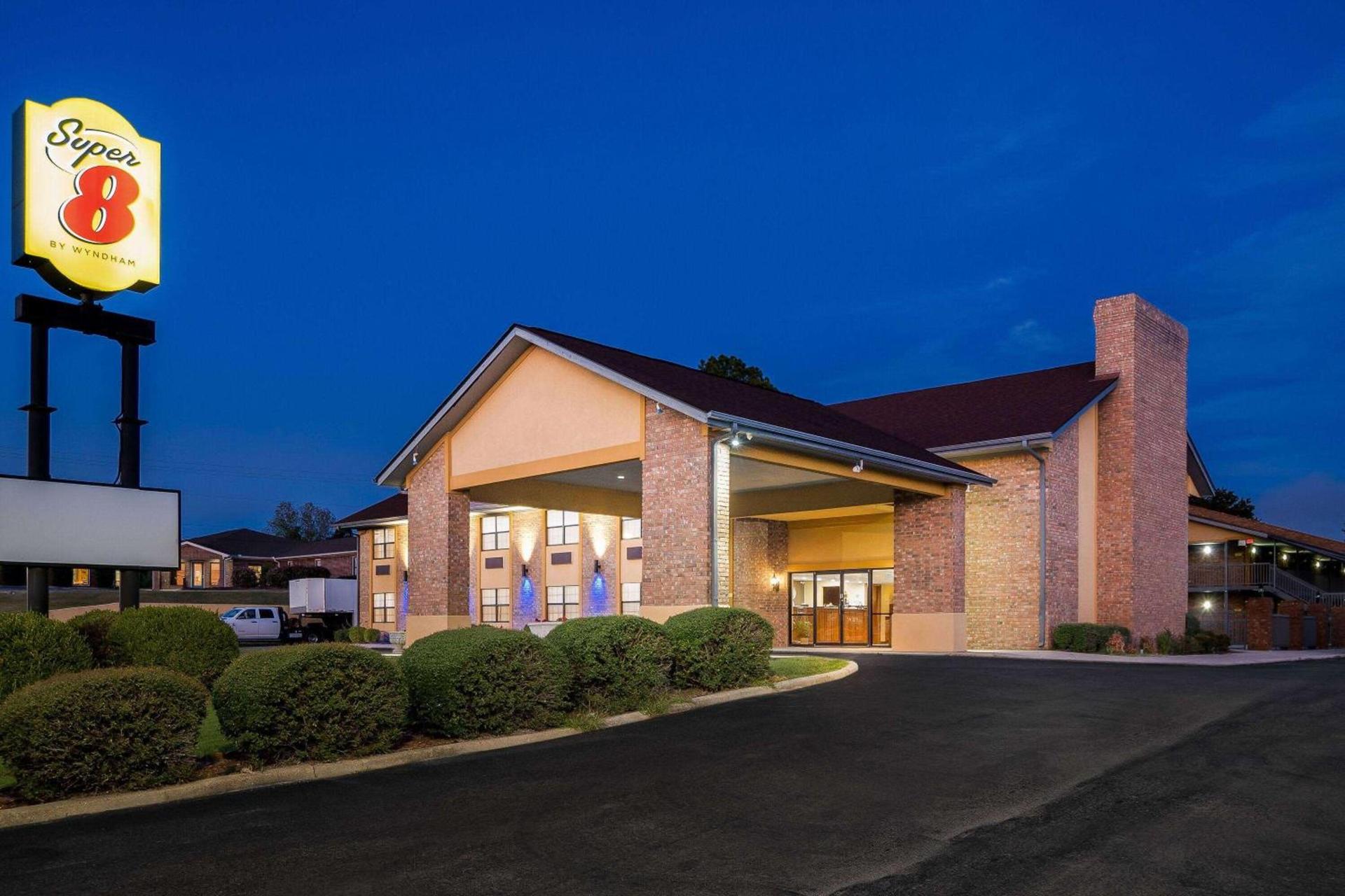 Super 8 by Wyndham Paragould photo 2