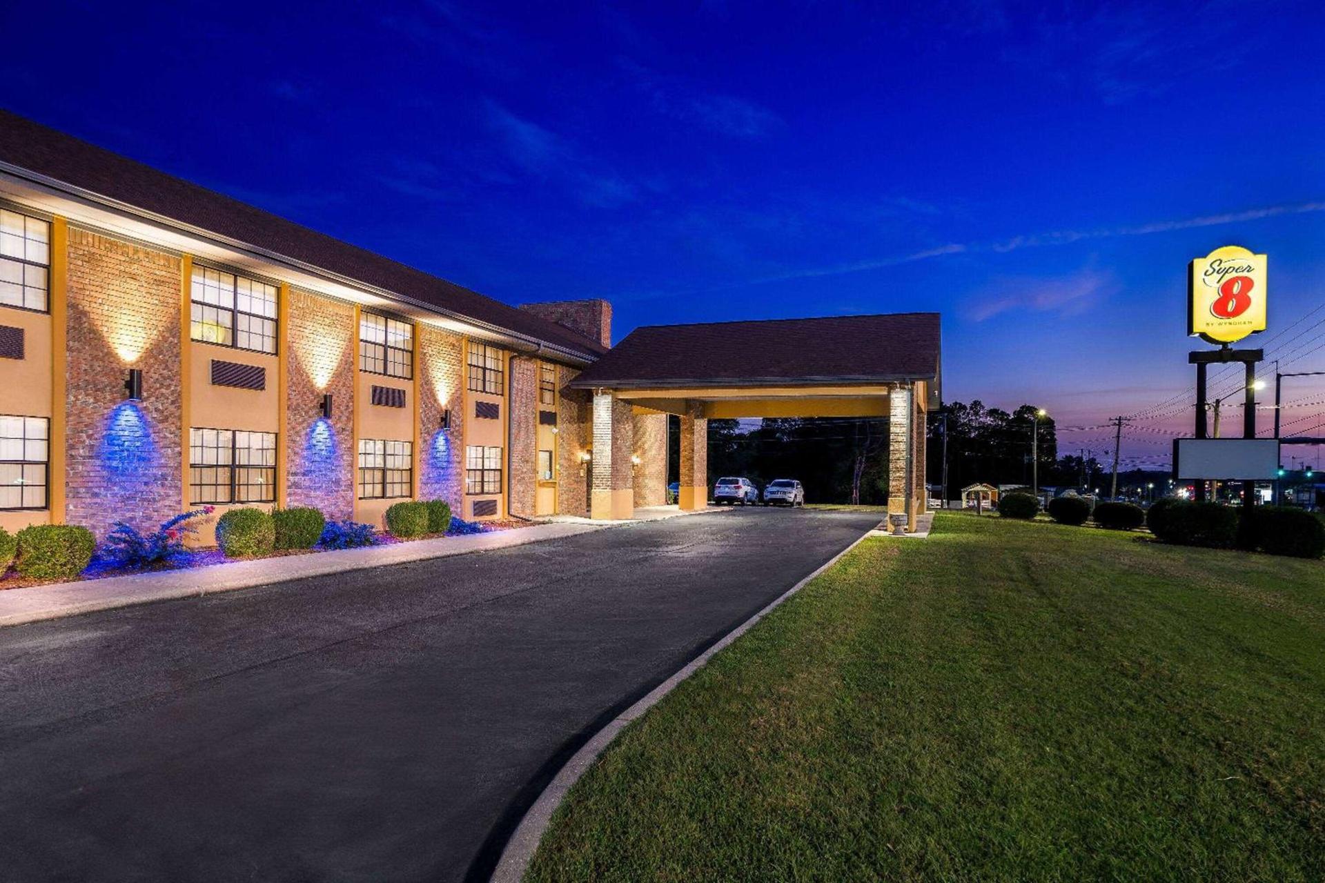 Super 8 by Wyndham Paragould photo 5