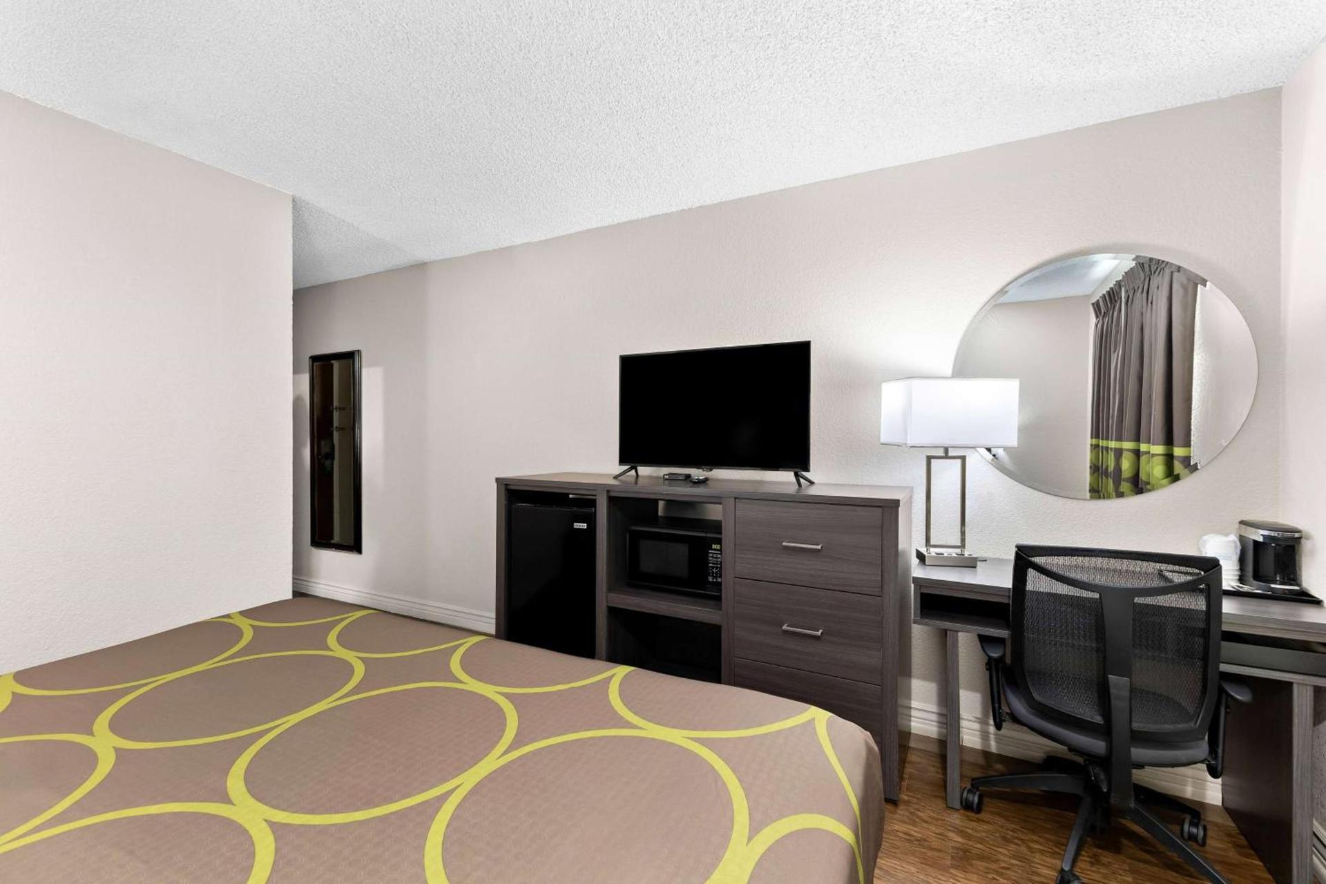 Super 8 by Wyndham Goodyear/Phoenix Area photo 27