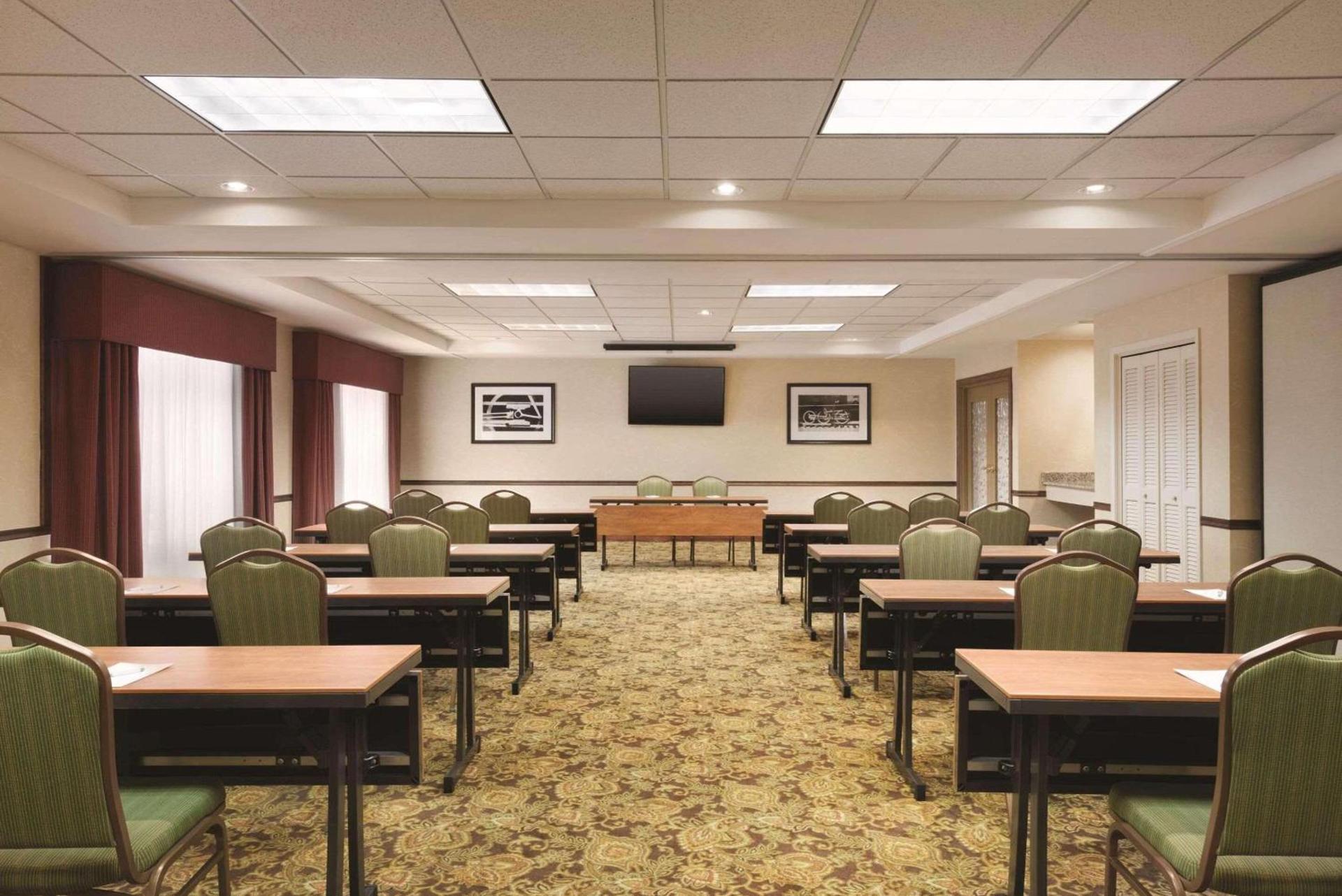 Country Inn & Suites by Radisson, Des Moines West, IA photo 13