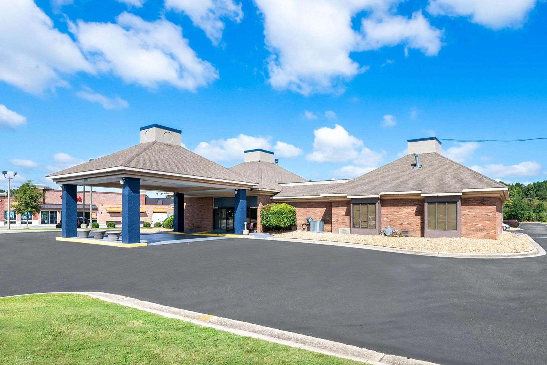 Quality Inn & Suites Fayetteville I-95 — hotel in Fayetteville