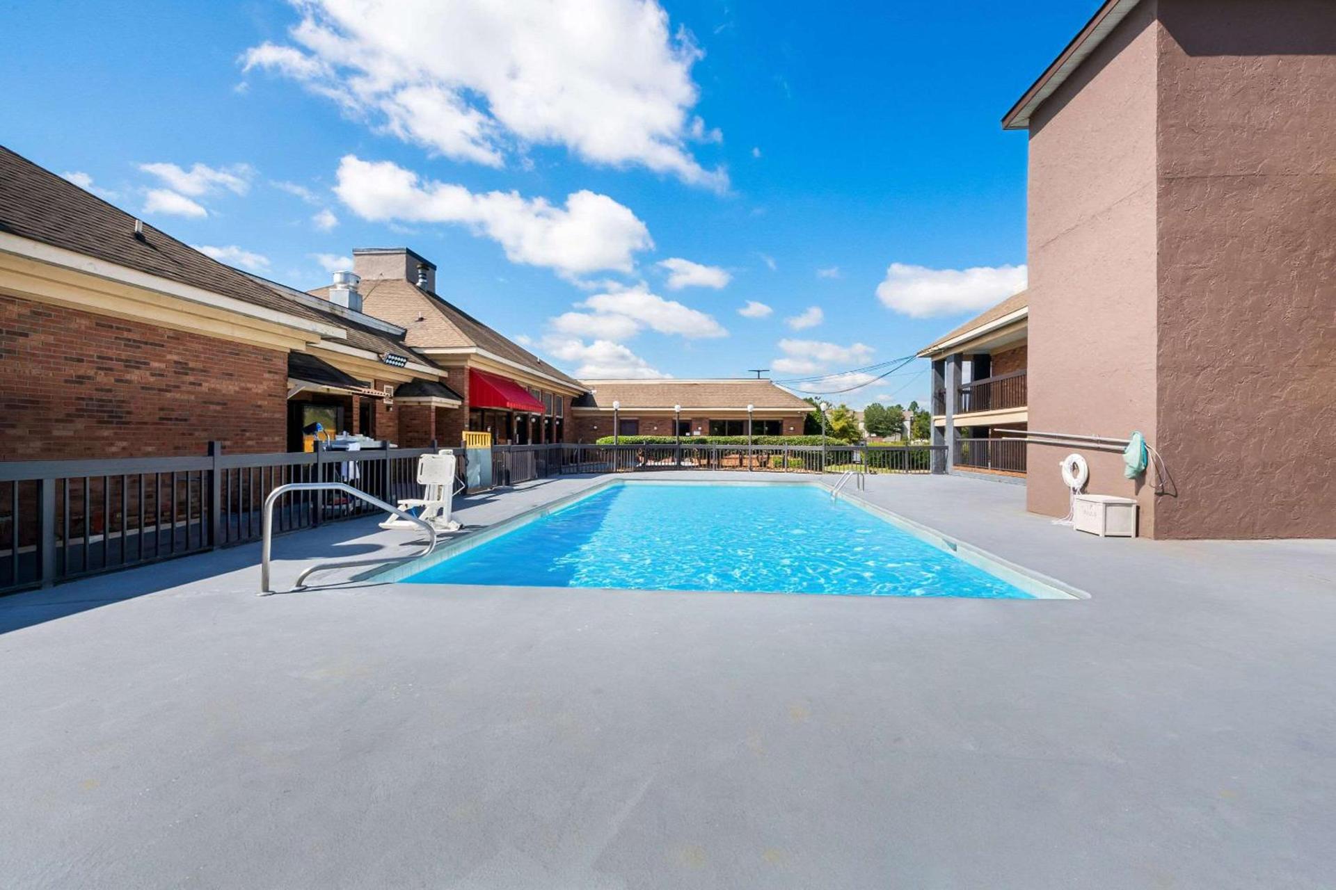 Quality Inn & Suites Fayetteville I-95 photo 30