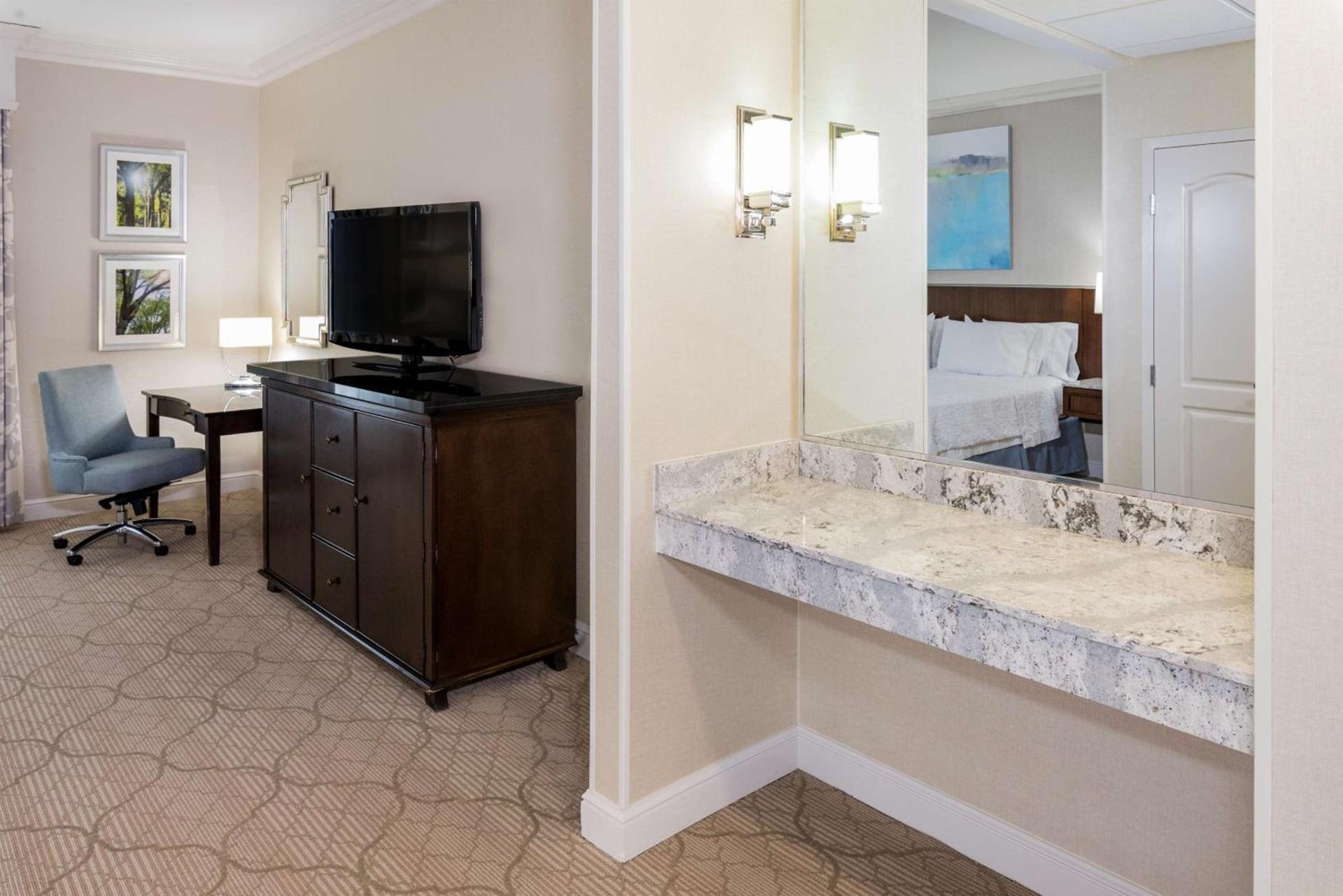 Hampton Inn & Suites South Park at Phillips Place photo 56