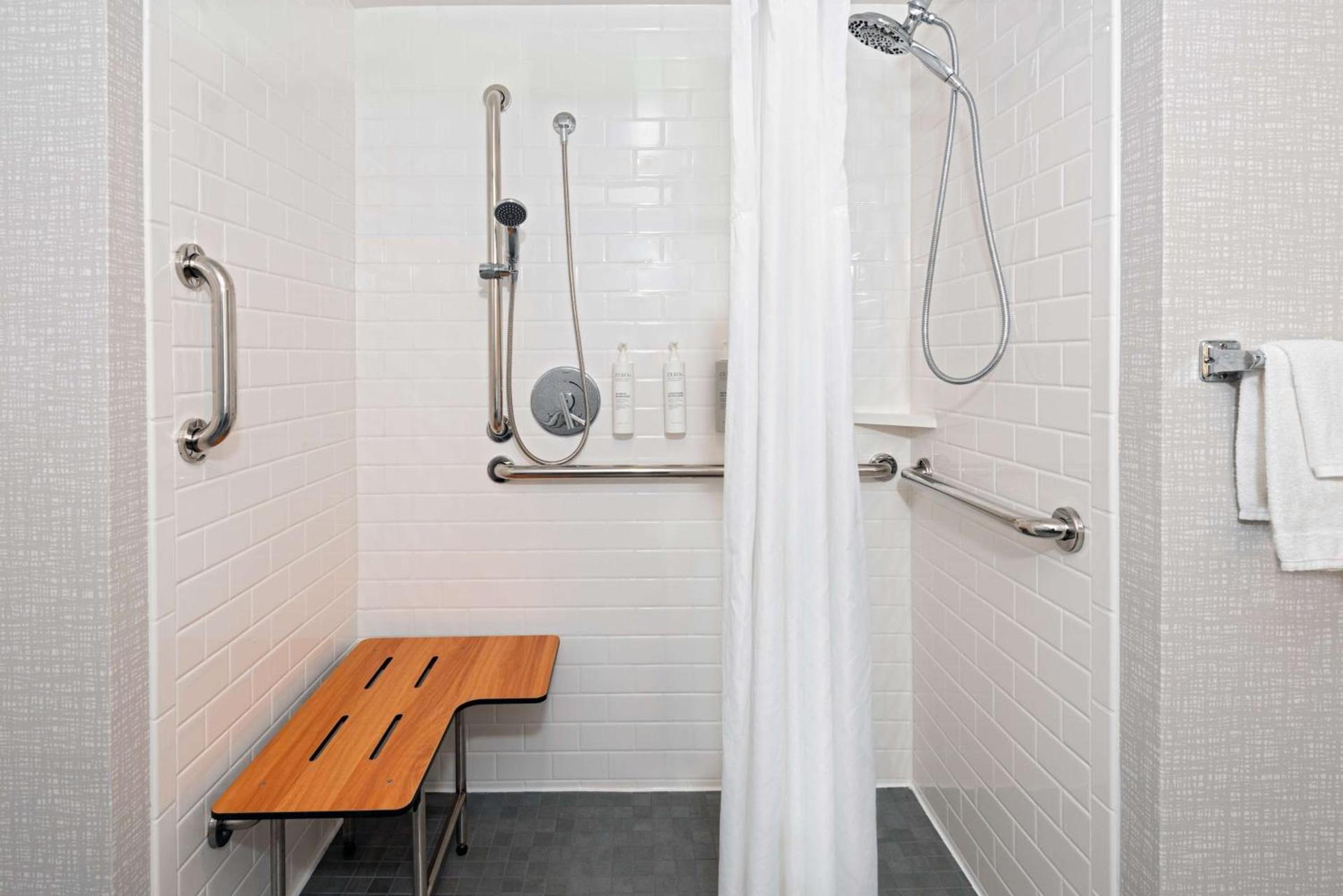 Hampton Inn & Suites Cleveland-Beachwood photo 34