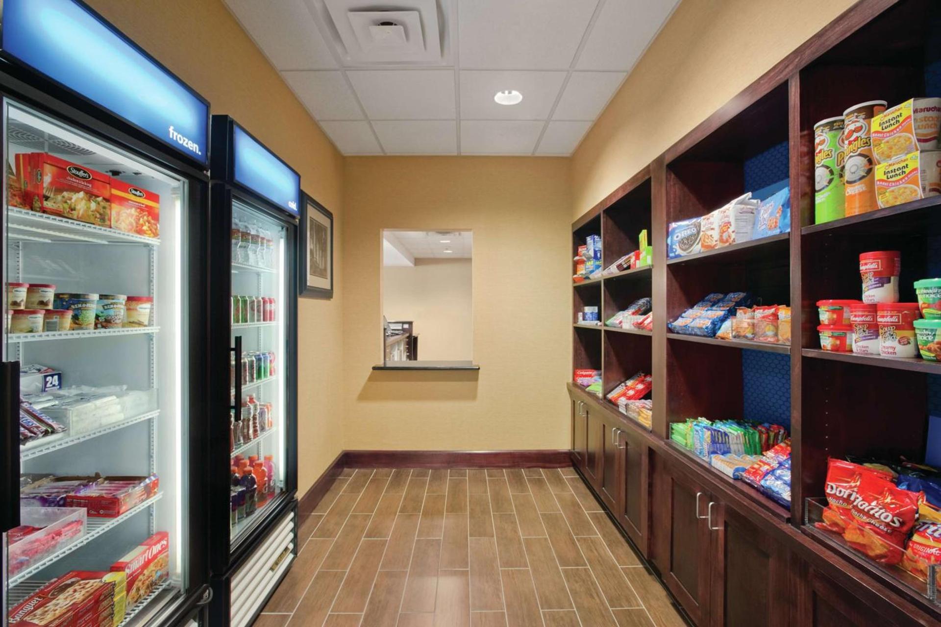 Hampton Inn & Suites Millington photo 5