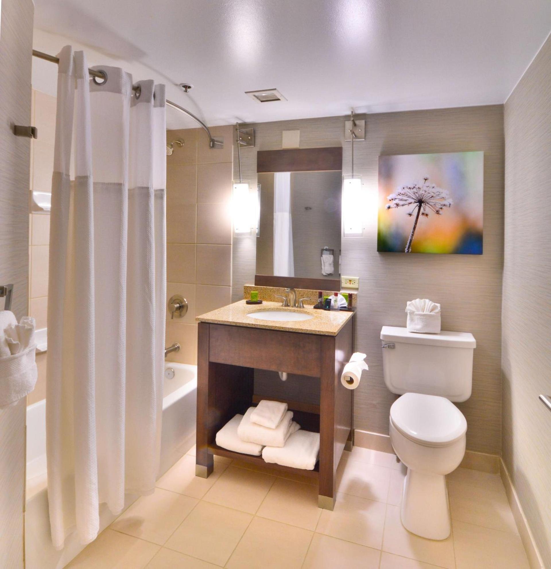 Embassy Suites by Hilton Denver Central Park photo 9