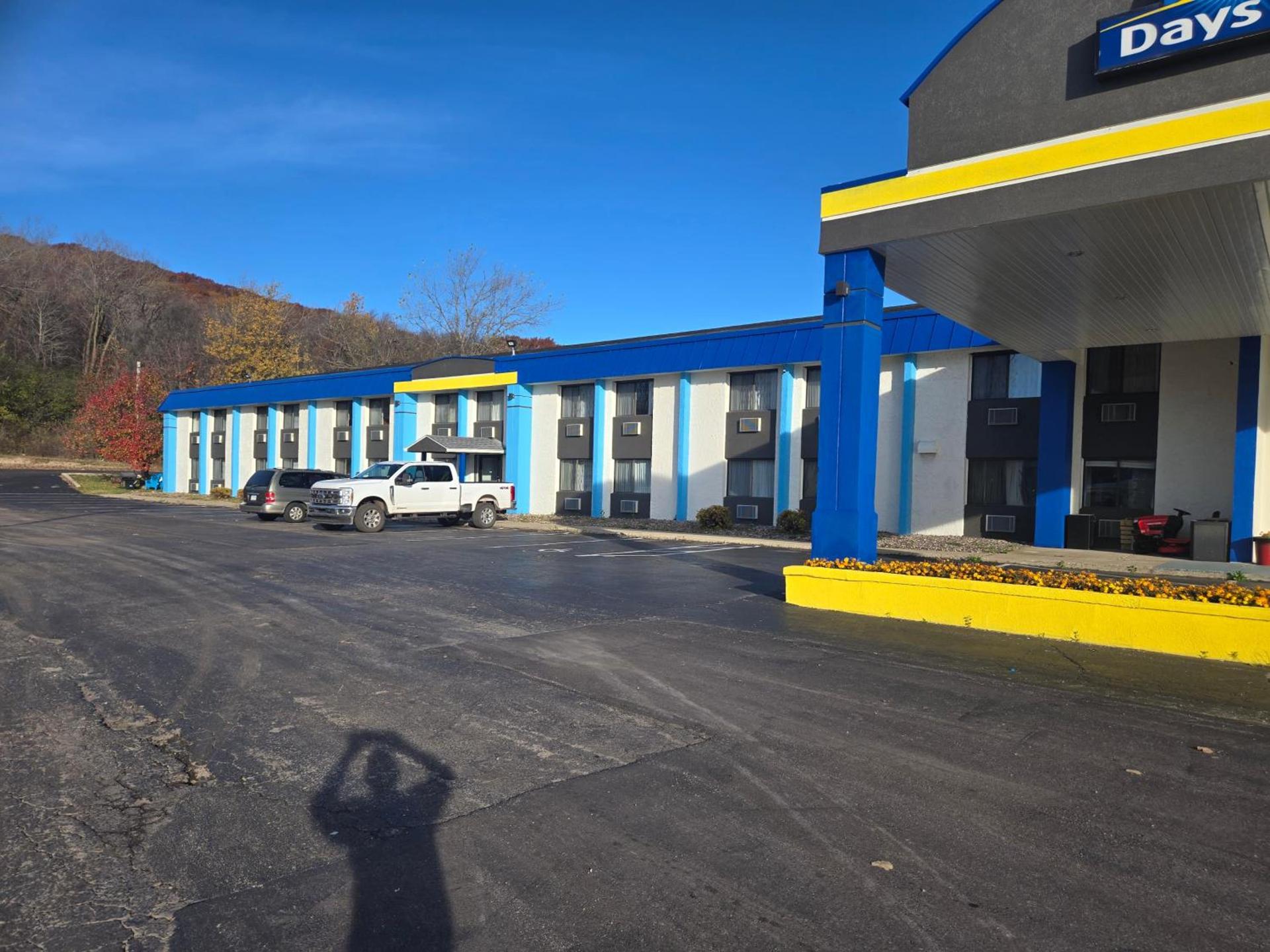 Days Inn by Wyndham Portage Cascade Mountain area photo 4