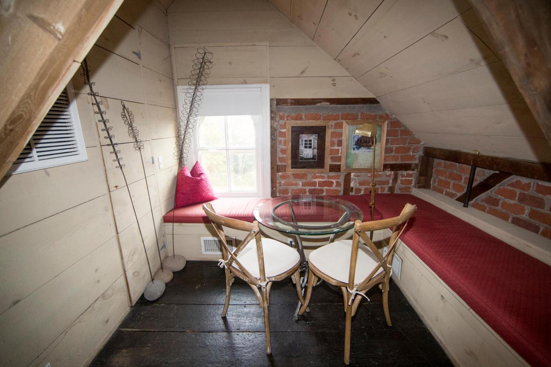 Jedediah Hawkins Inn photo 5