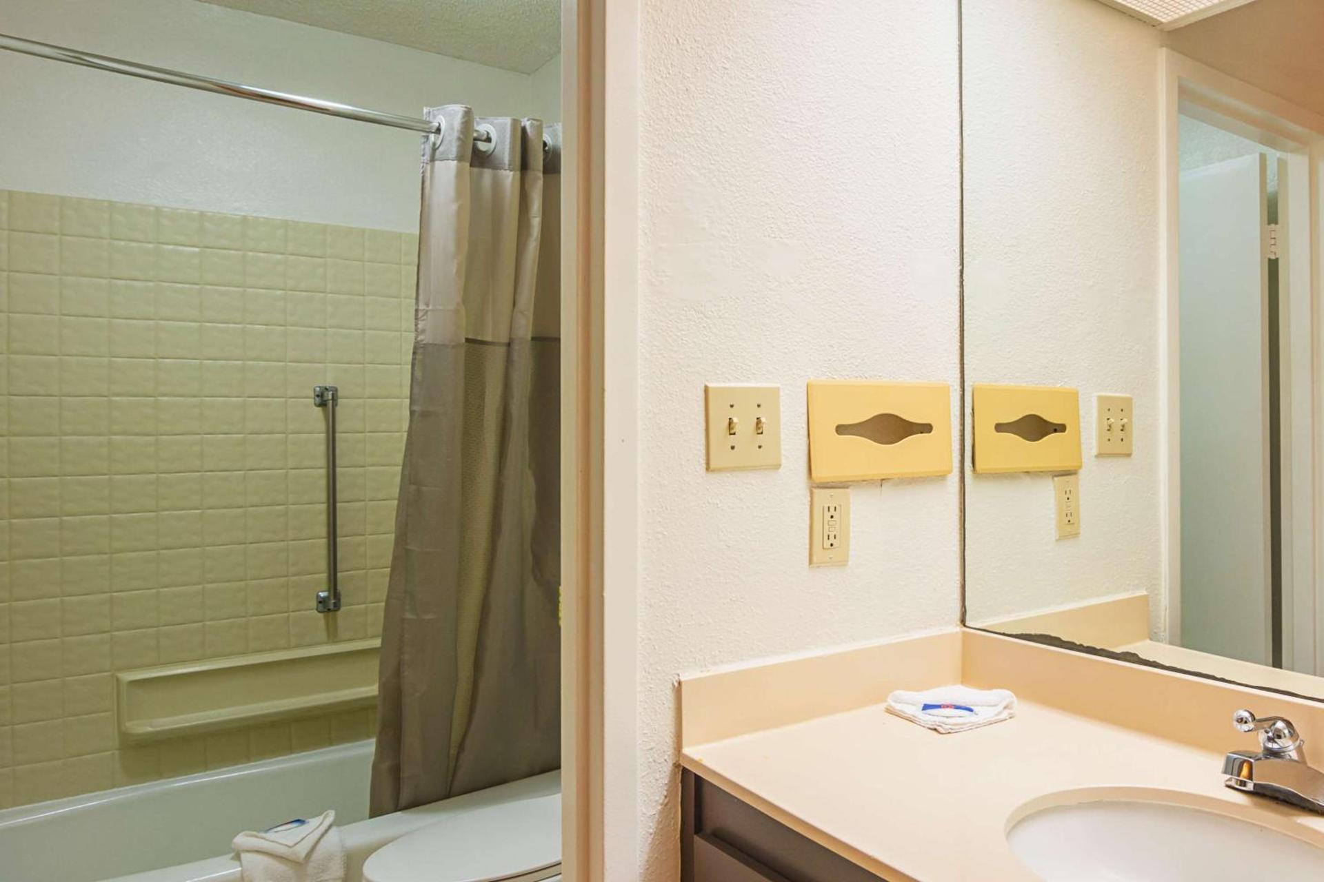 Motel 6-Newnan, GA photo 5