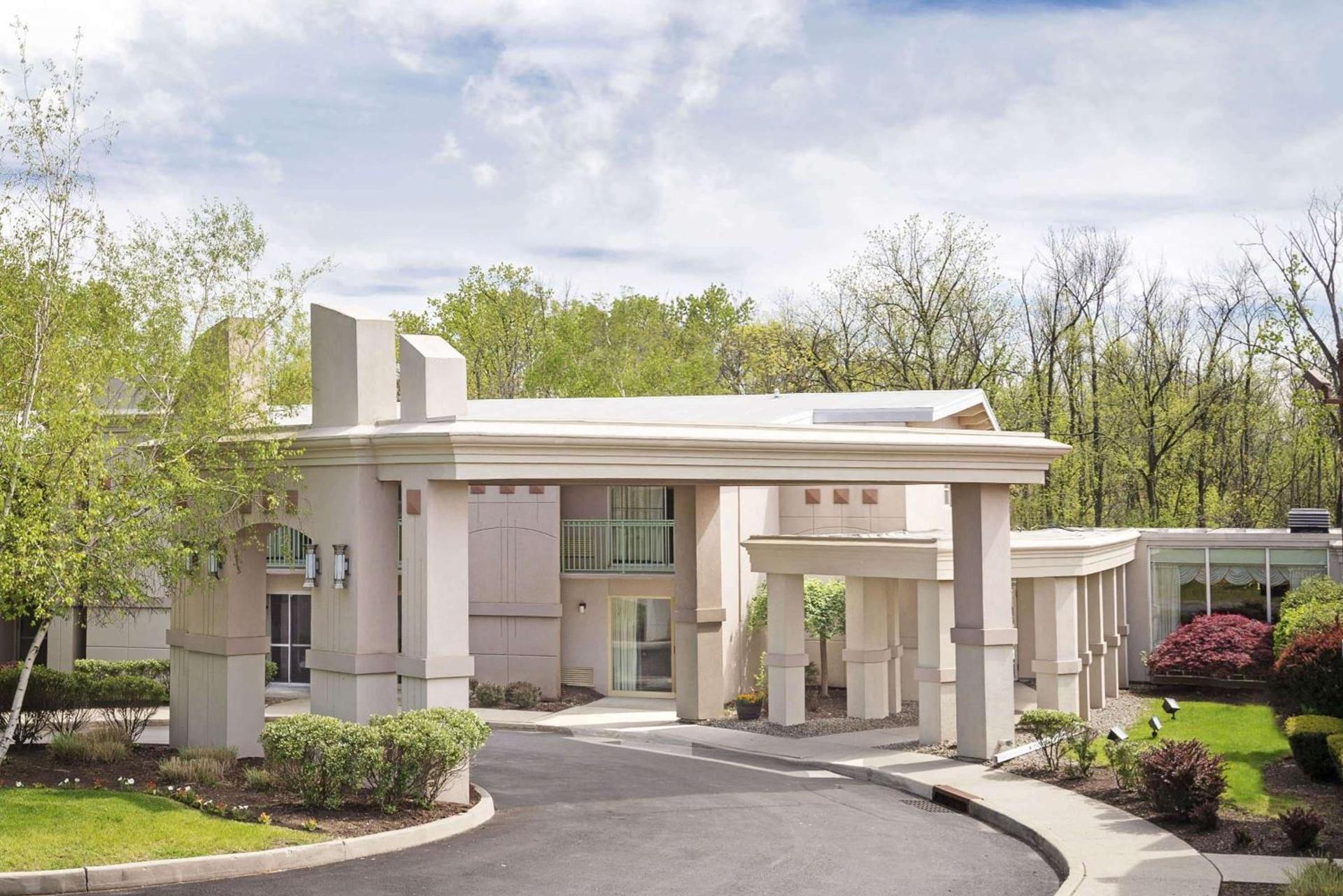 Howard Johnson by Wyndham Newburgh photo 2